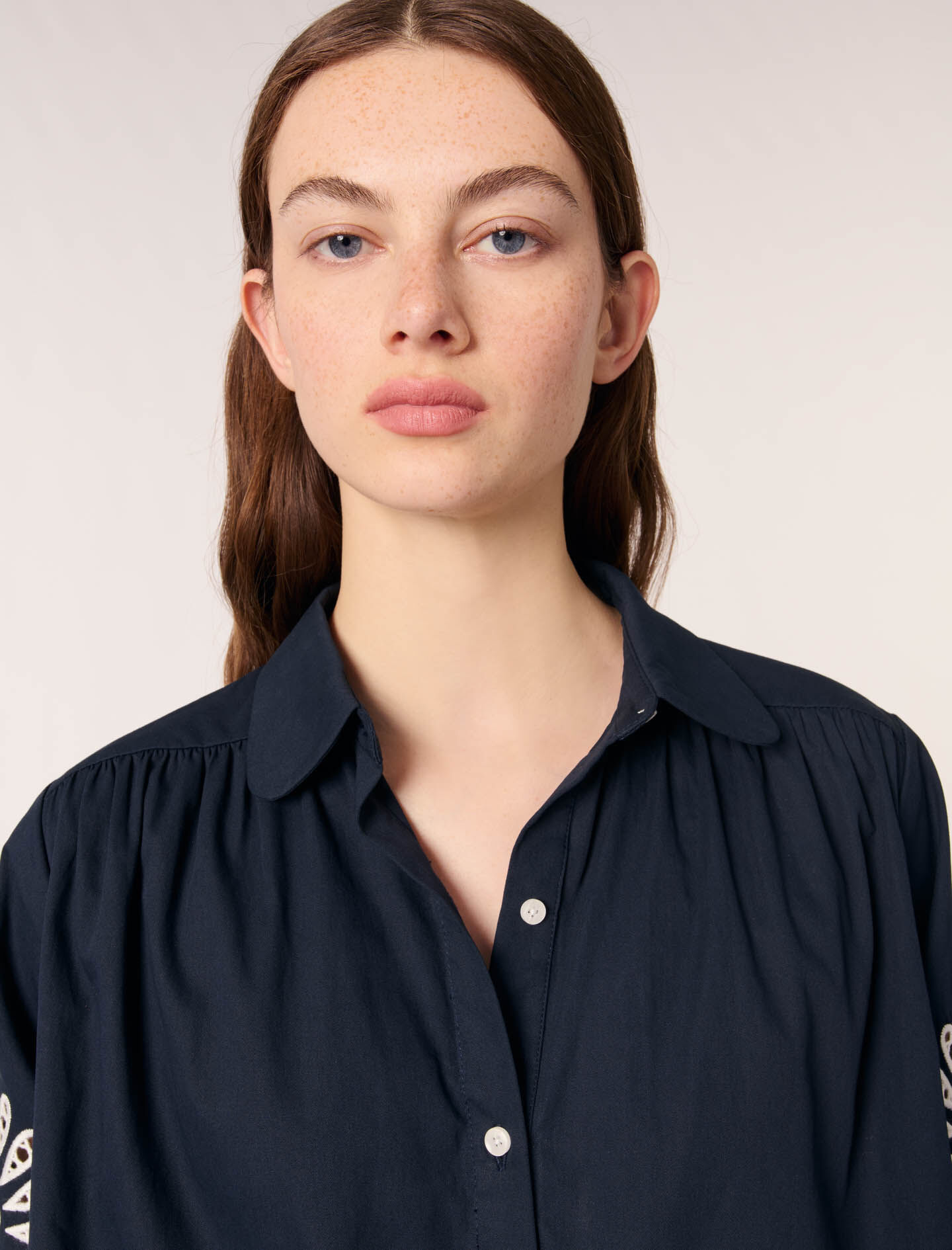 Cropped shirt with crochet detail