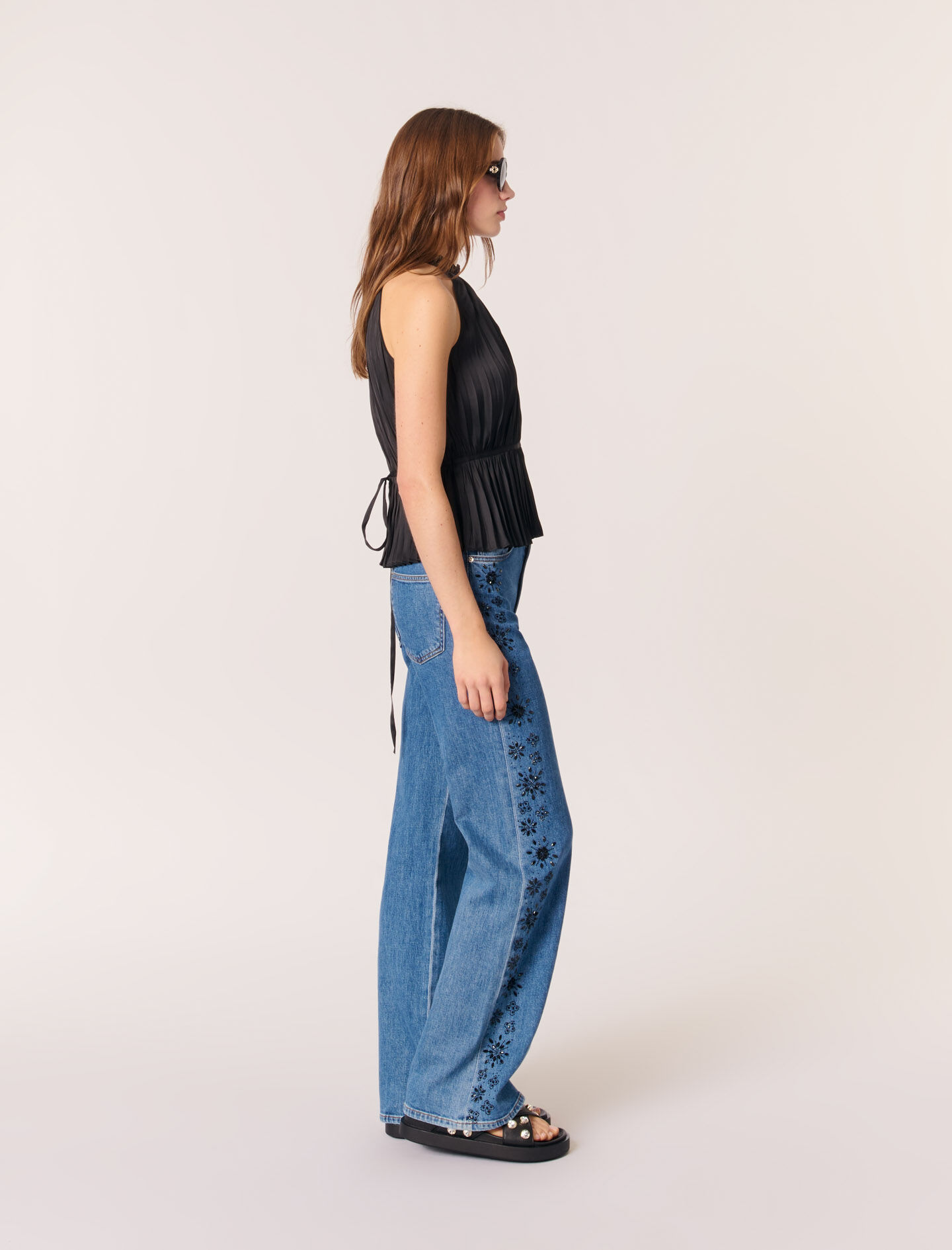 Sleeveless pleated top