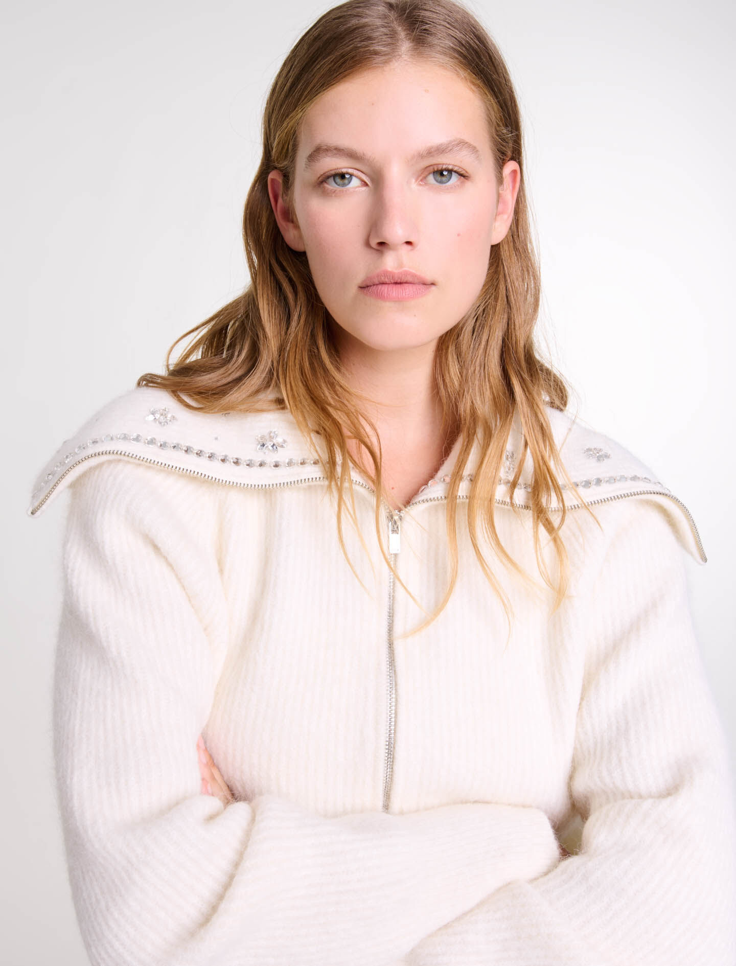 Cardigan with jewellery neck