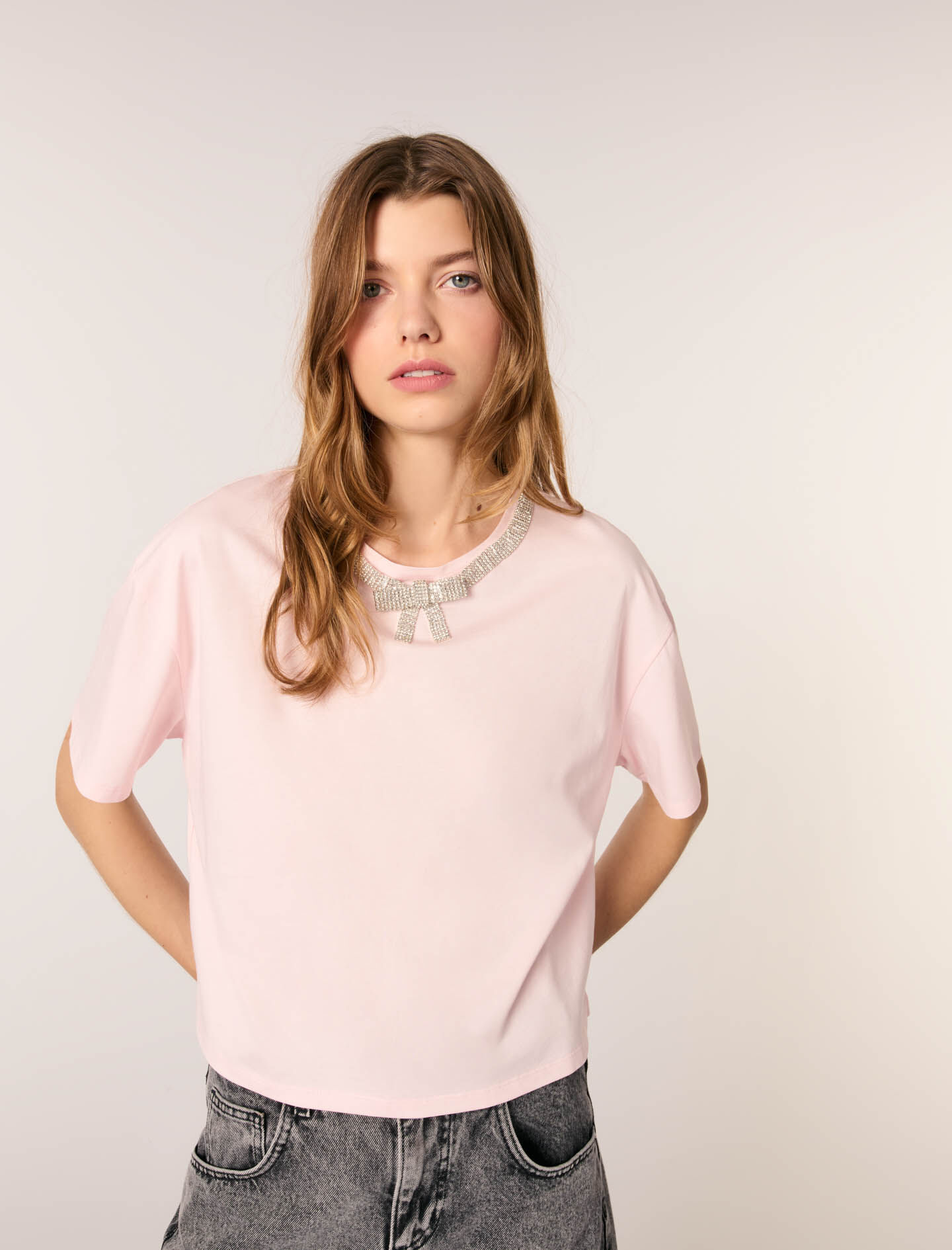 T-shirt with jewellery neck