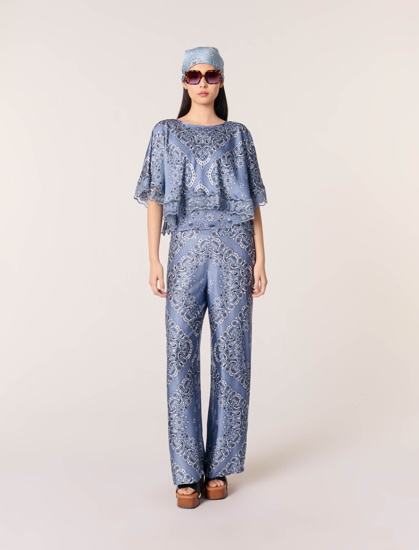 Flowing patterned top