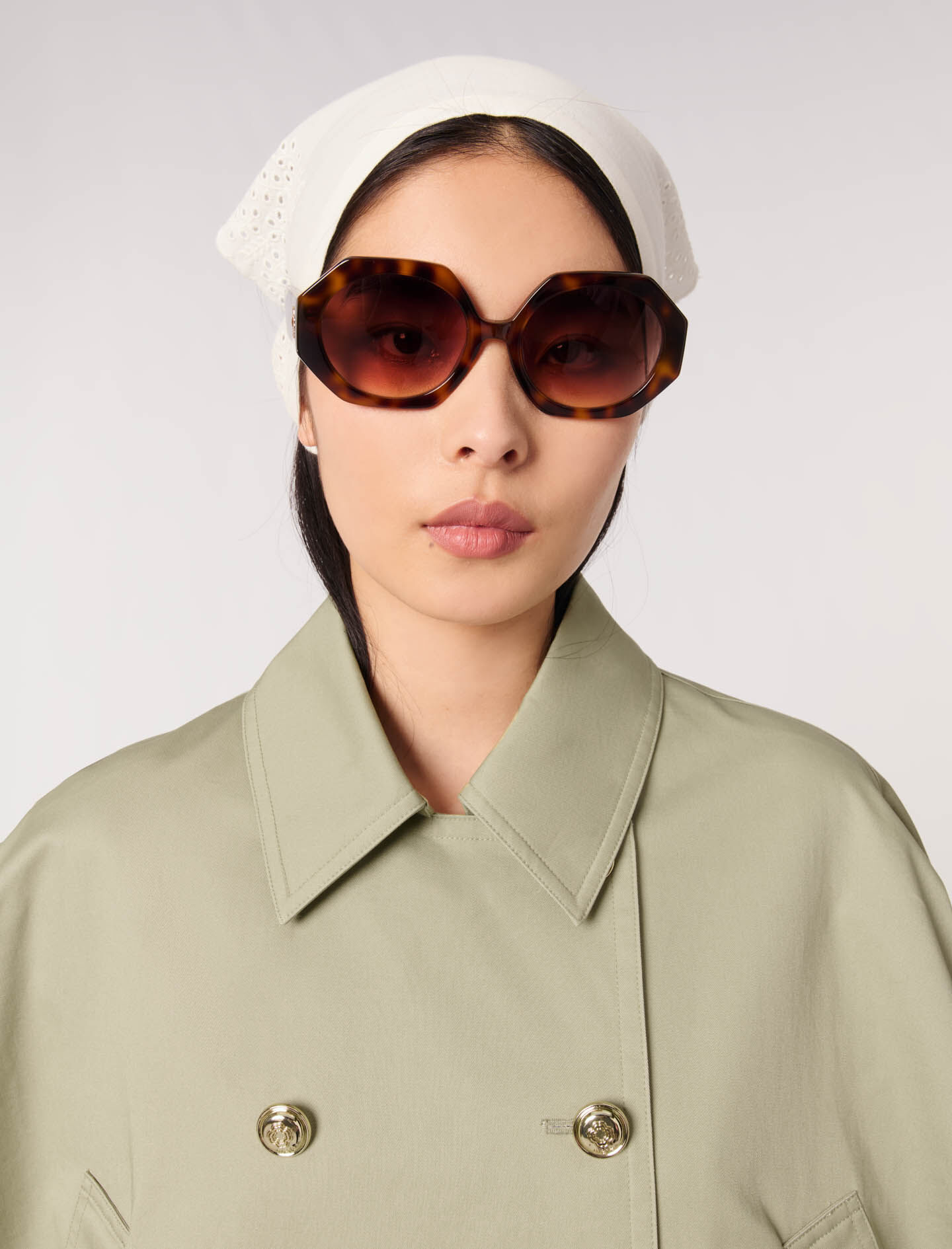 Short cape-effect trench coat