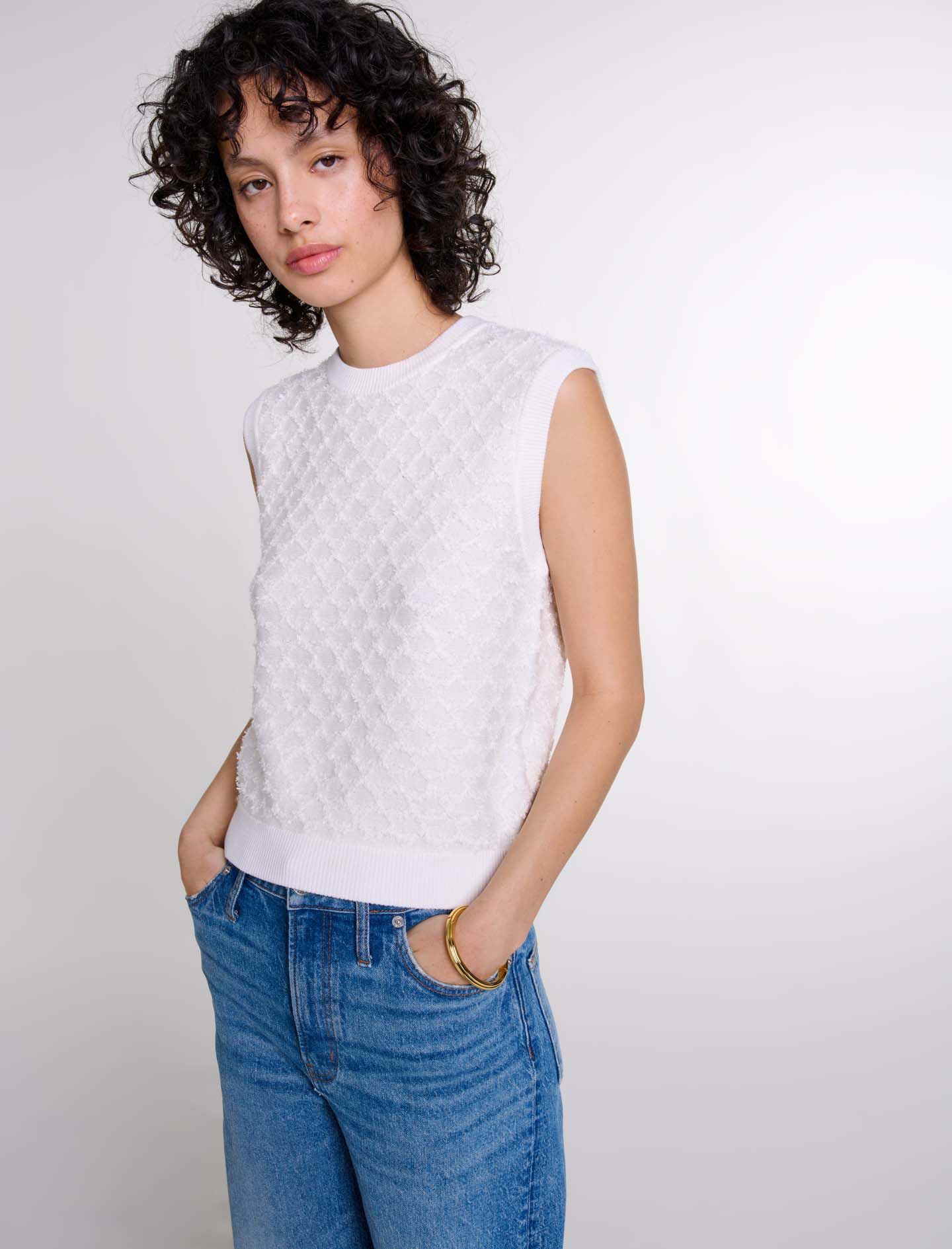 Sleeveless knit jumper