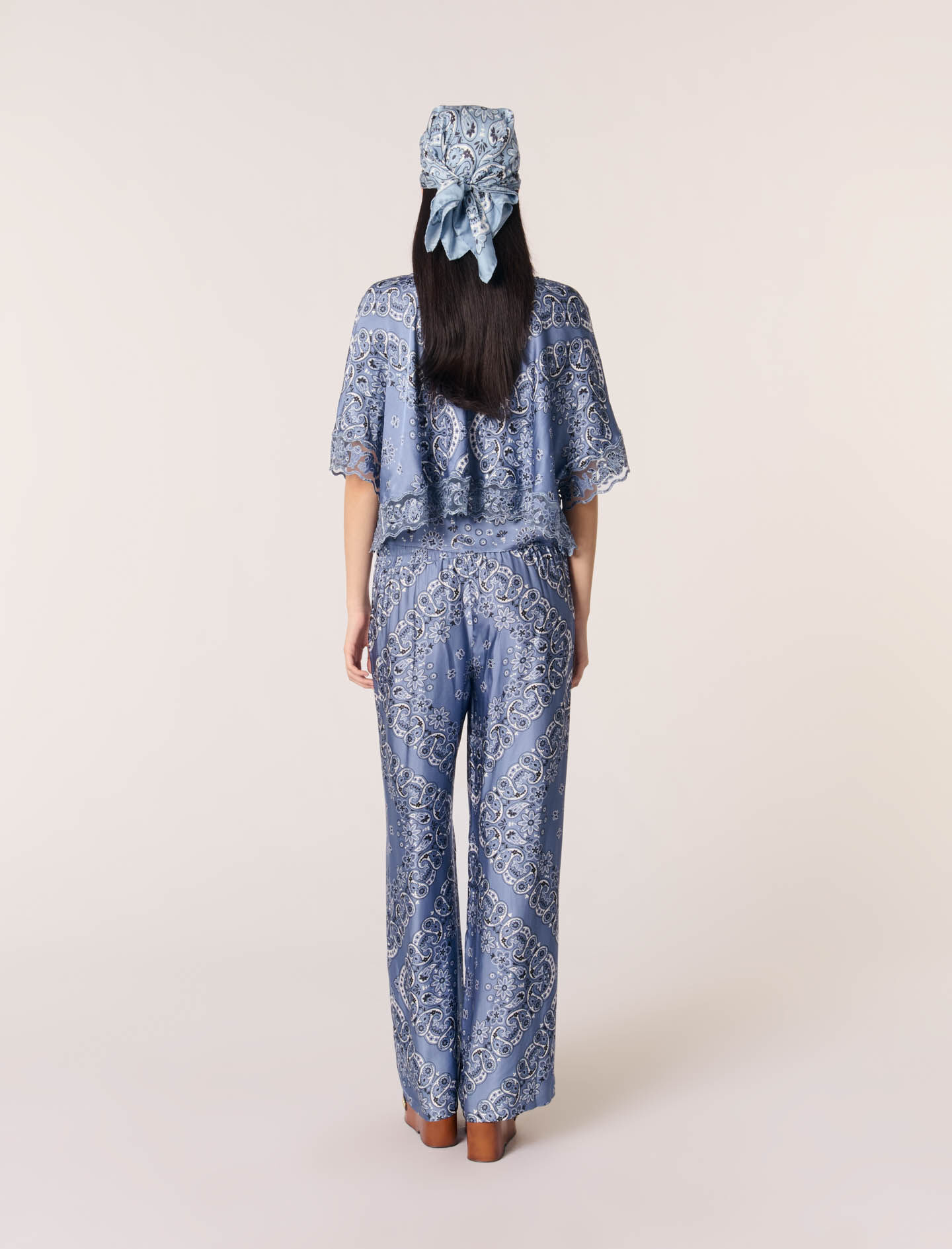 Flowing patterned top