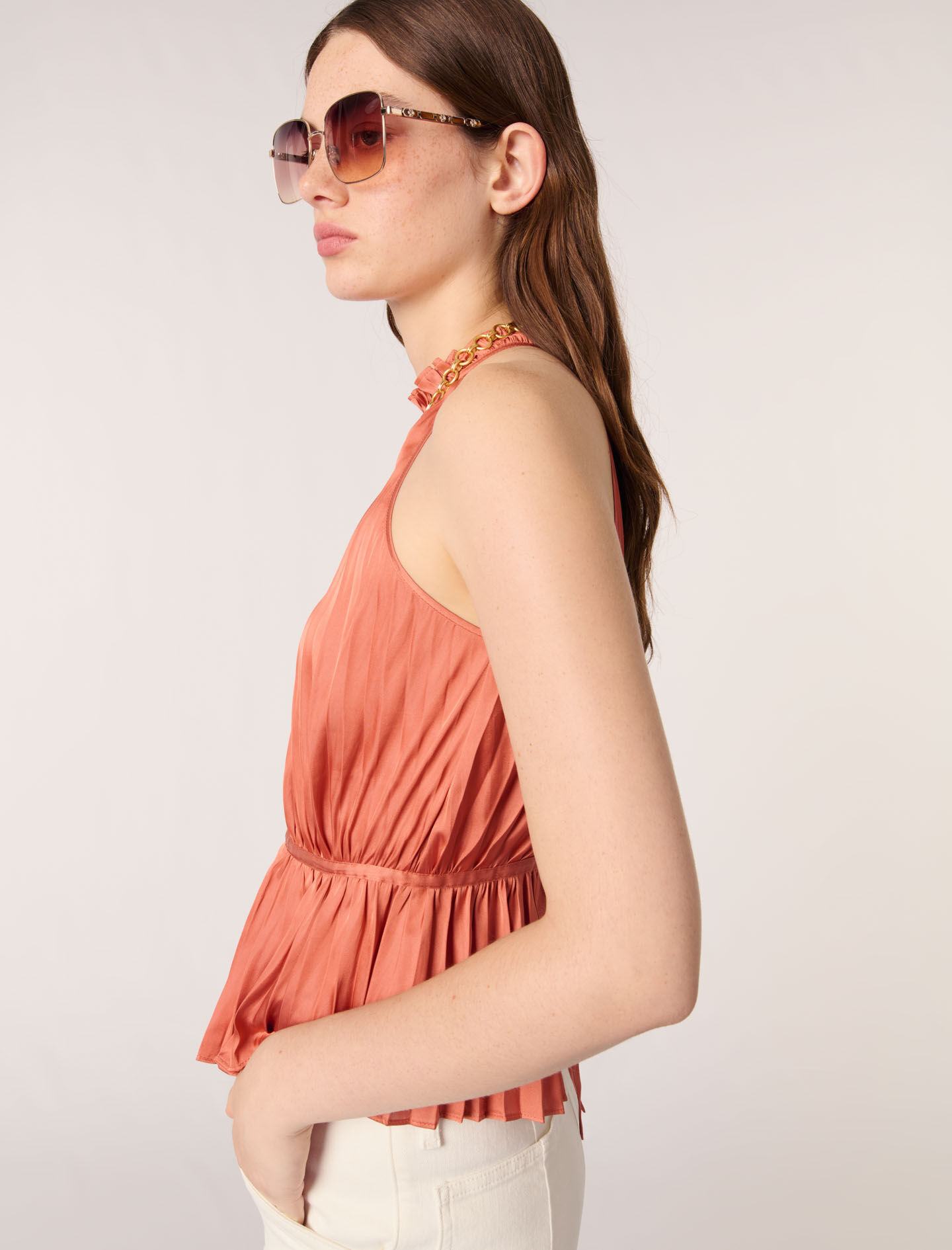 Sleeveless pleated top