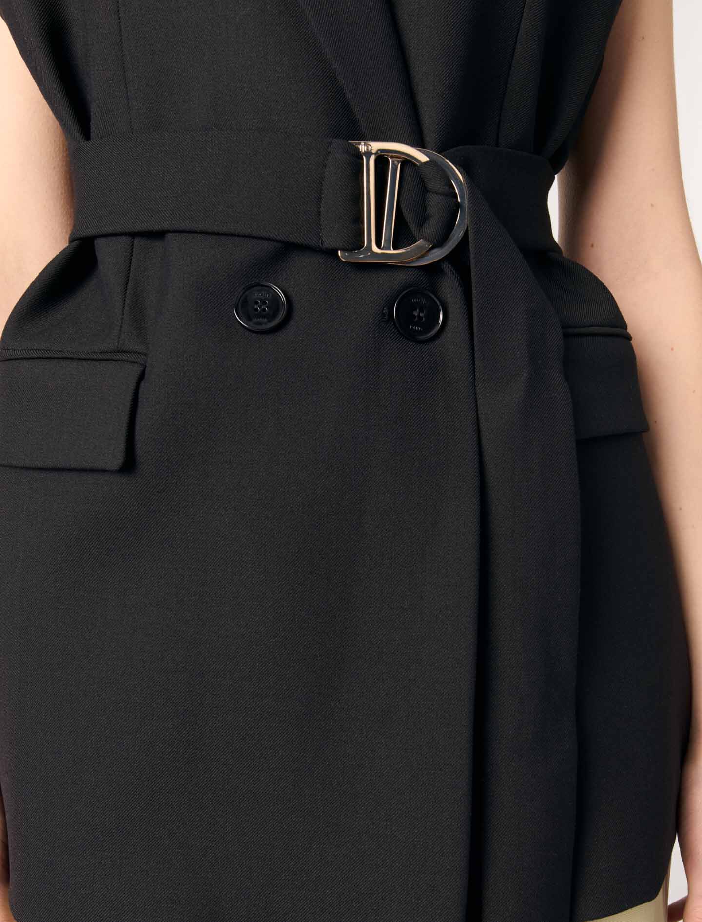 Sleeveless suit jacket