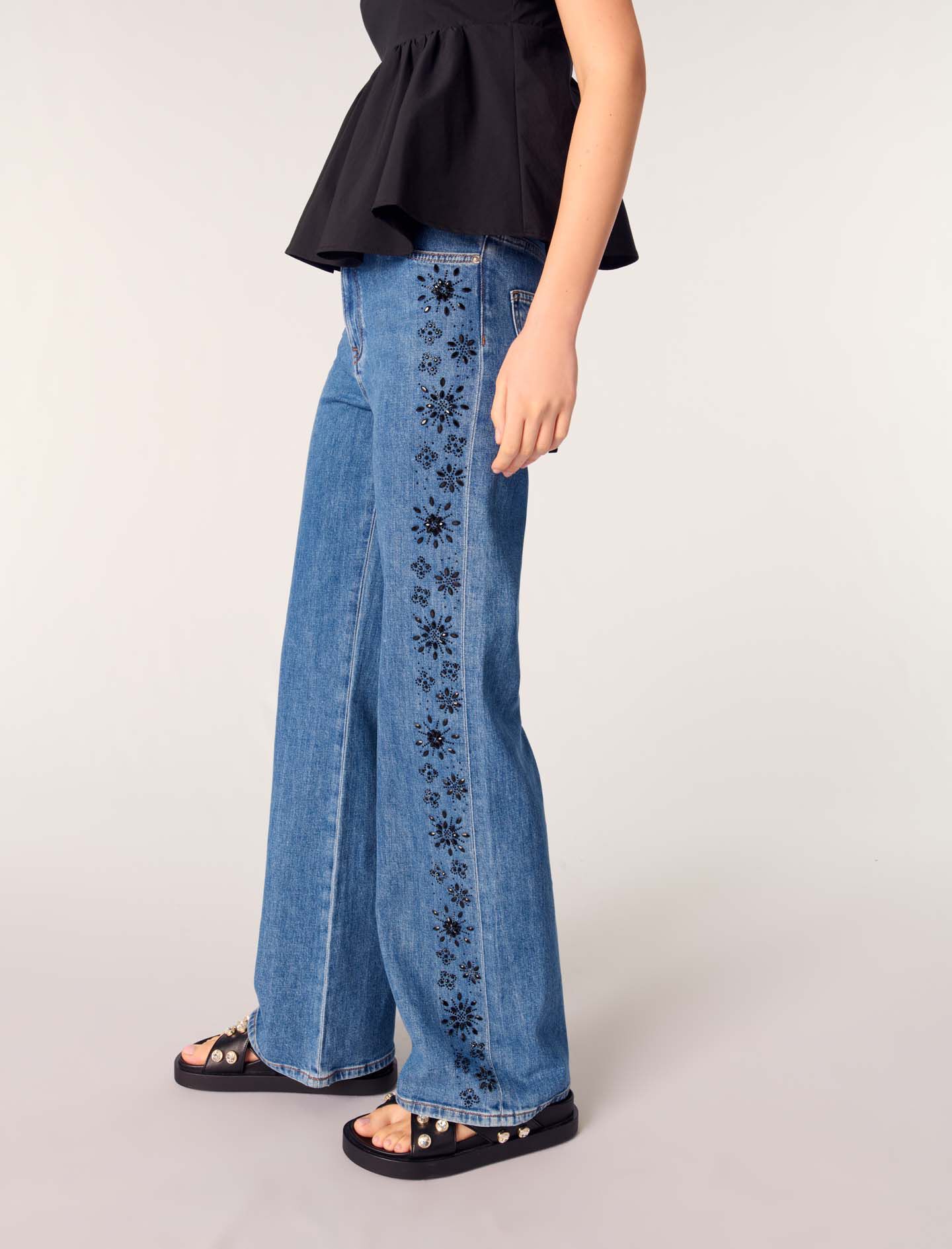 Embroidered jeans with rhinestones