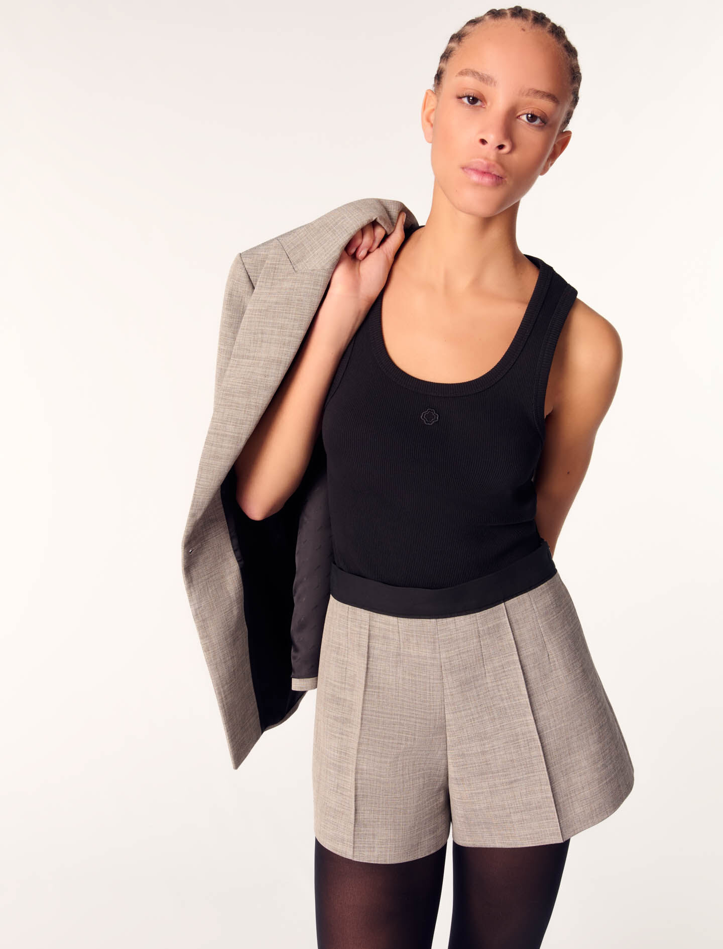 Suit shorts with darts