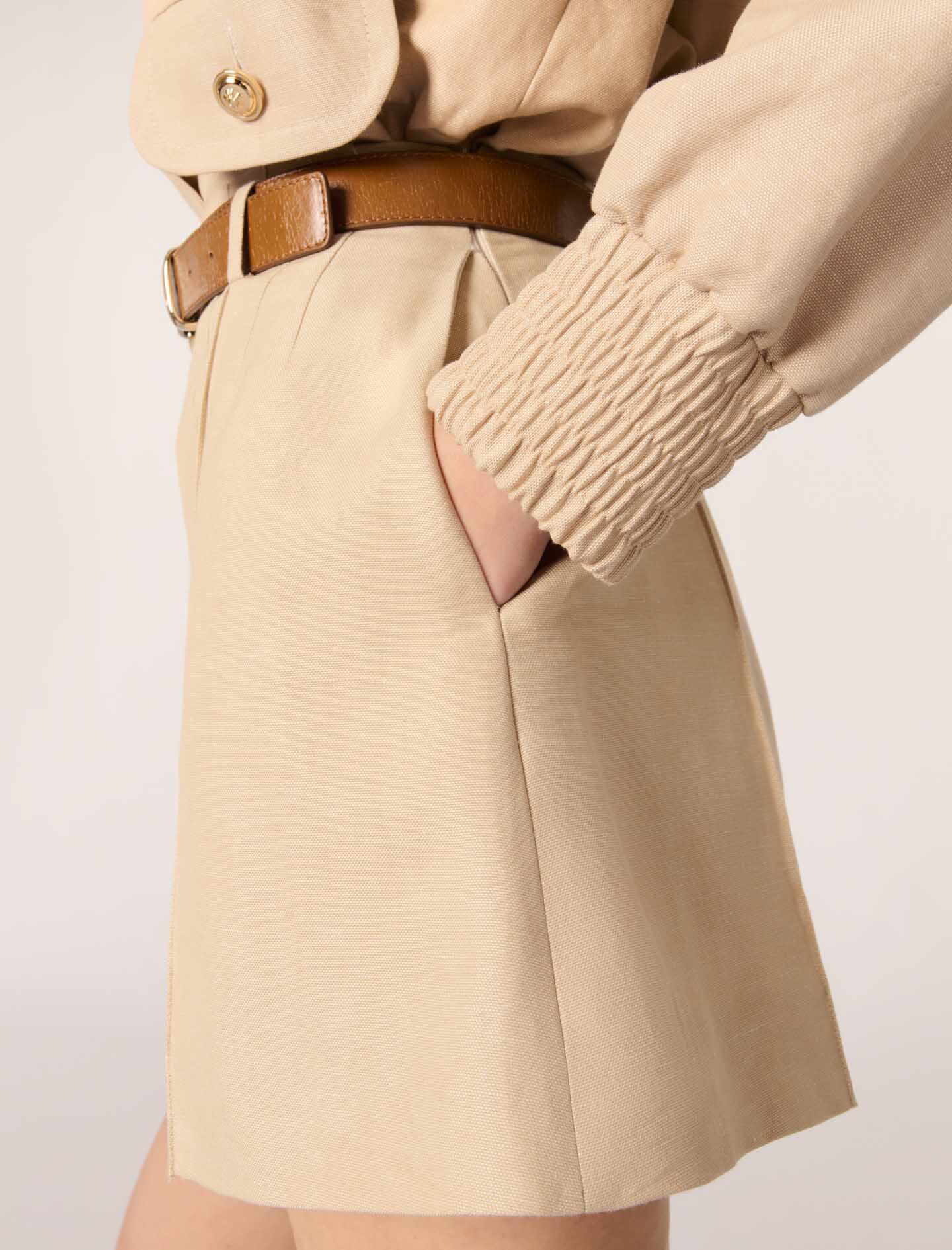 Linen and cotton shorts with darts