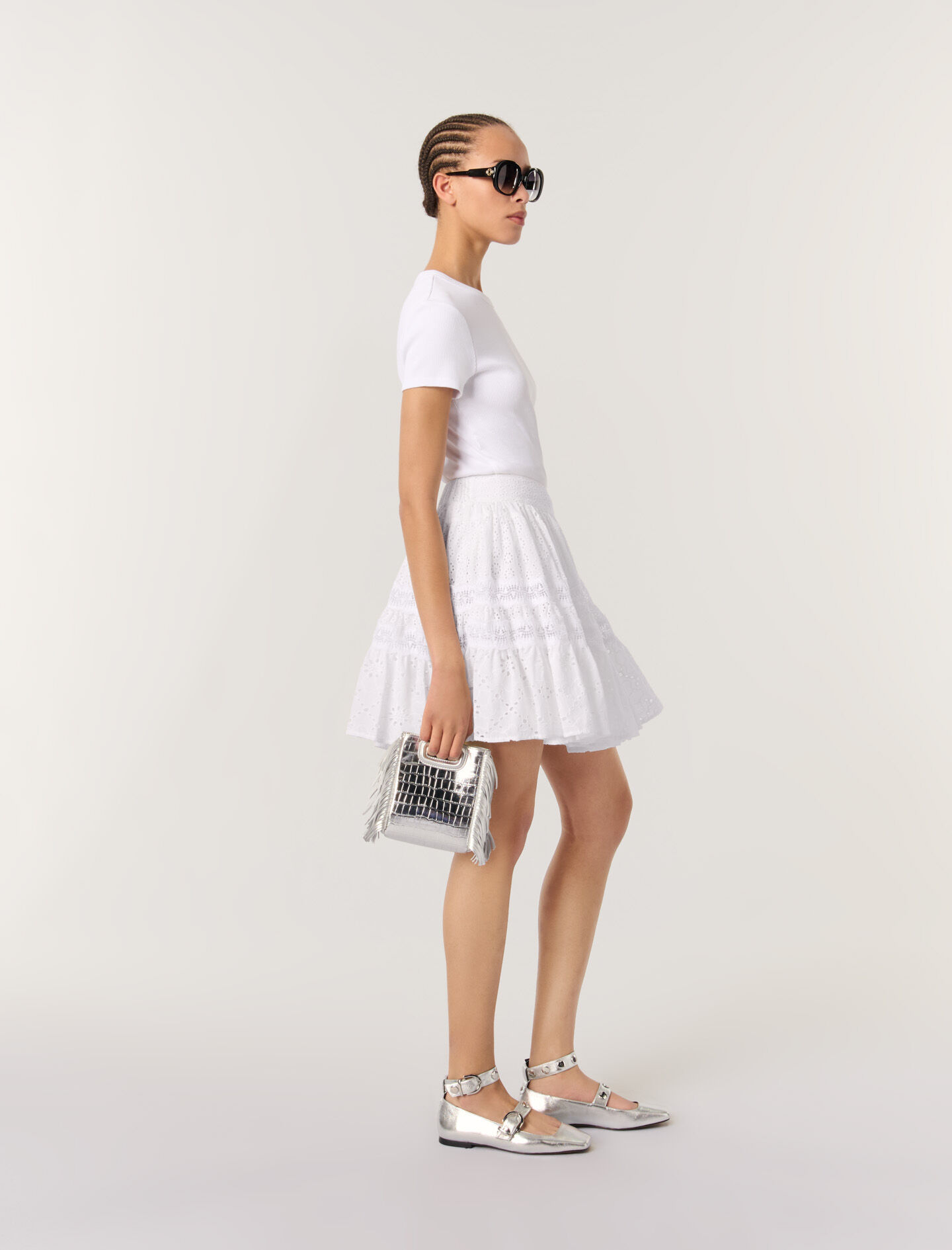 Short embroidered skirt