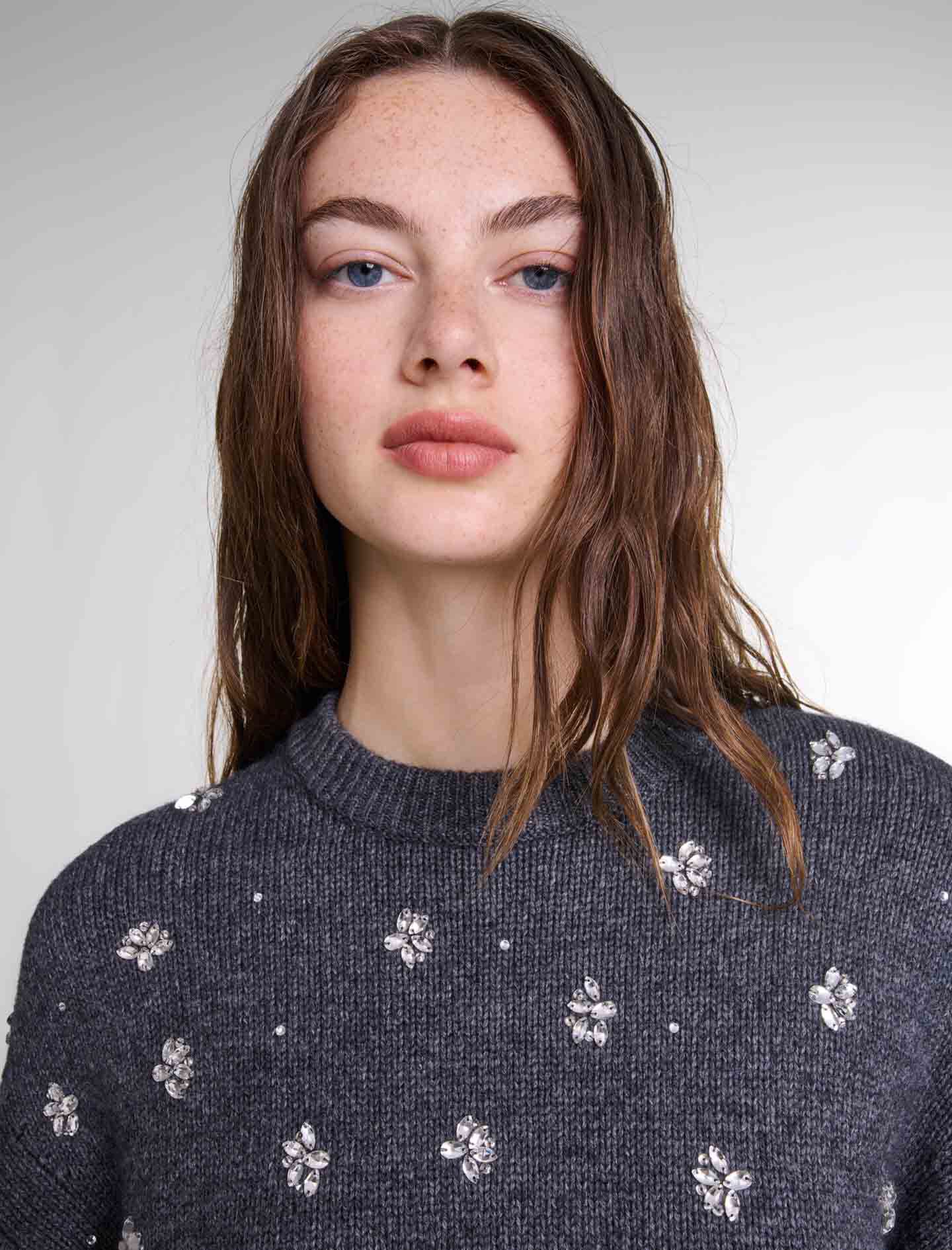 Knitted jumper with rhinestones