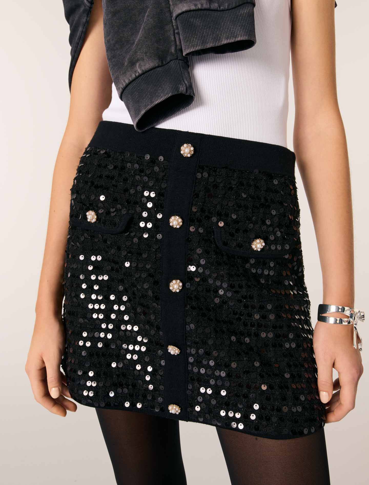 Short sequinned knit skirt