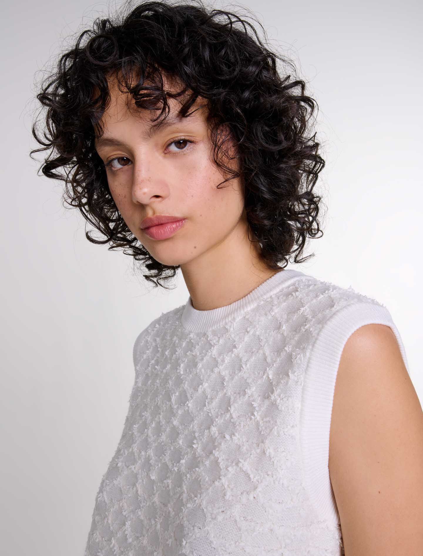 Sleeveless knit jumper