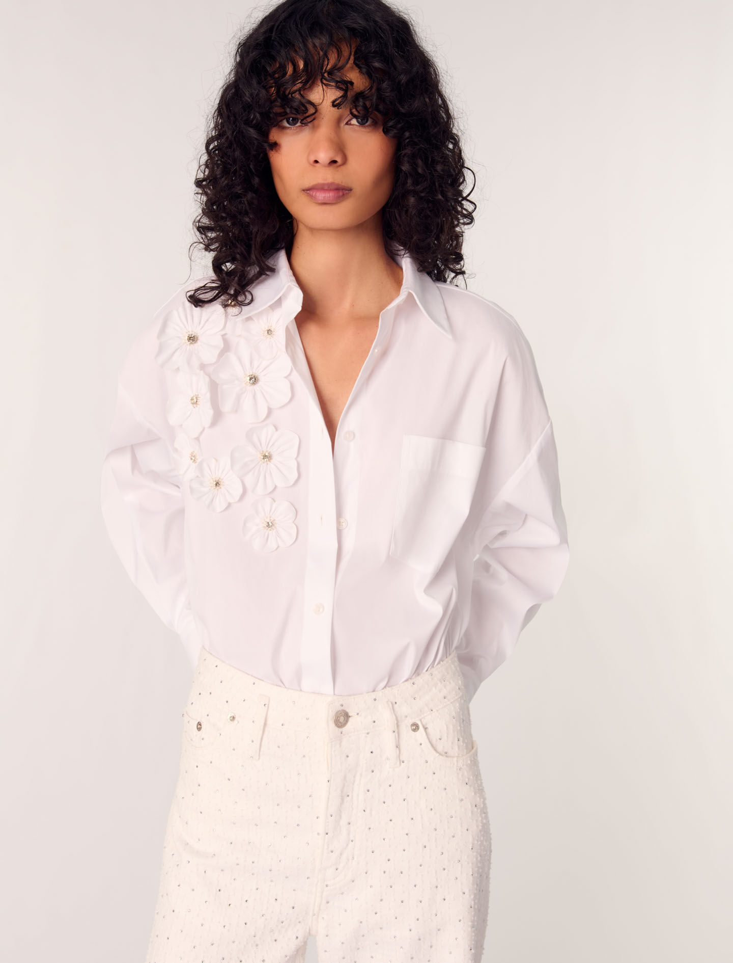 Long shirt with embroidered flowers