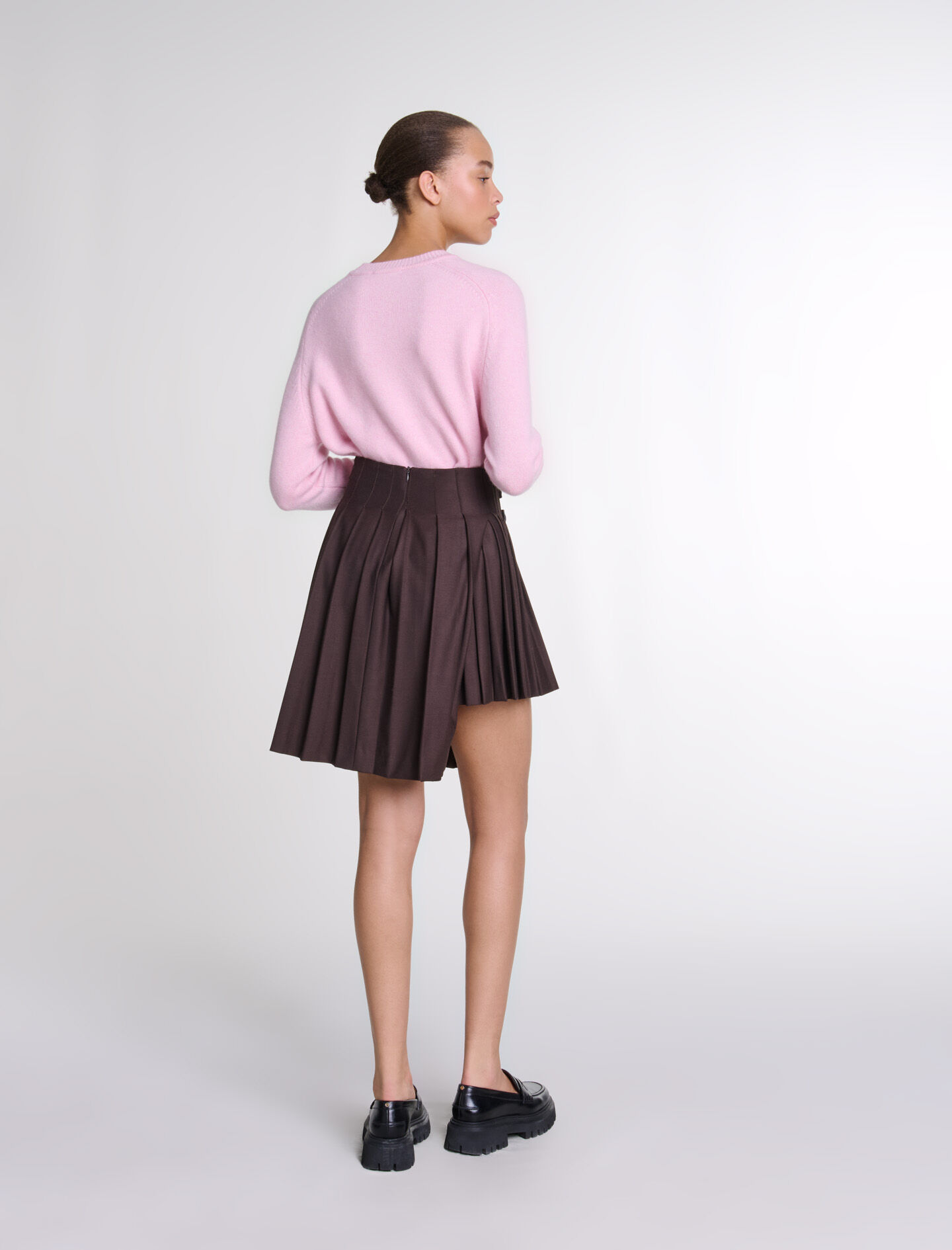 Asymmetrical pleated short skirt