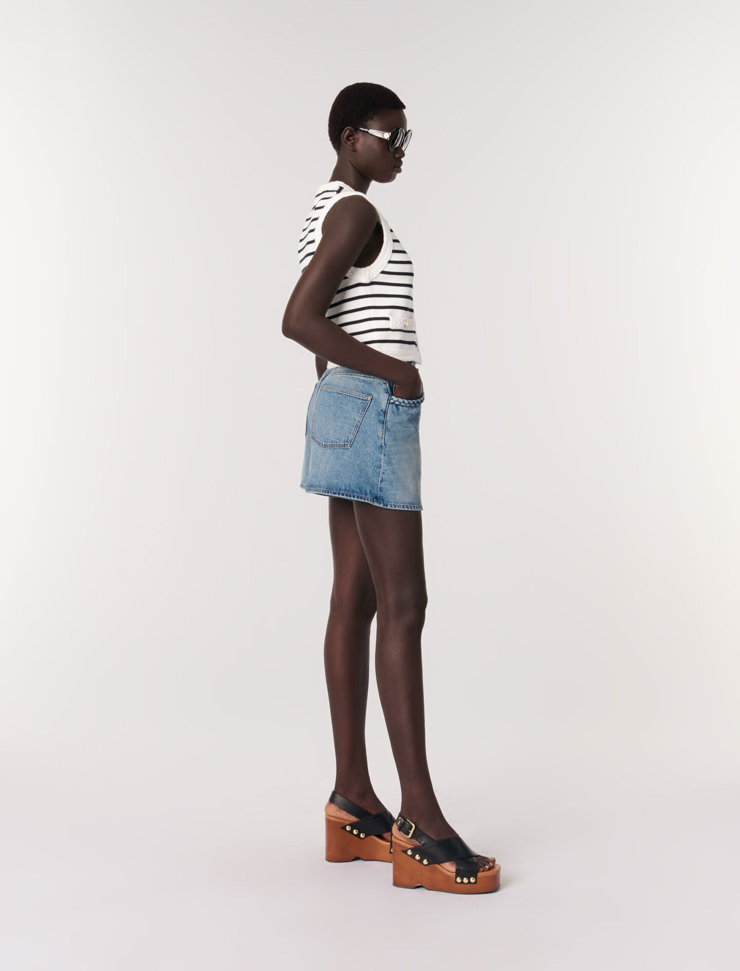 Sleeveless striped cardigan