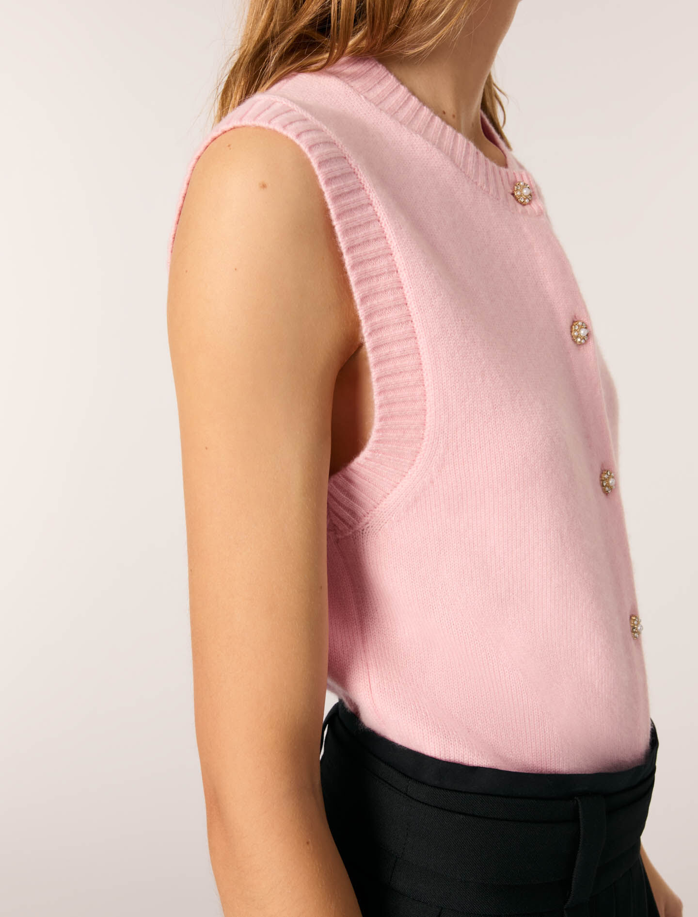 Sleeveless wool cardigan