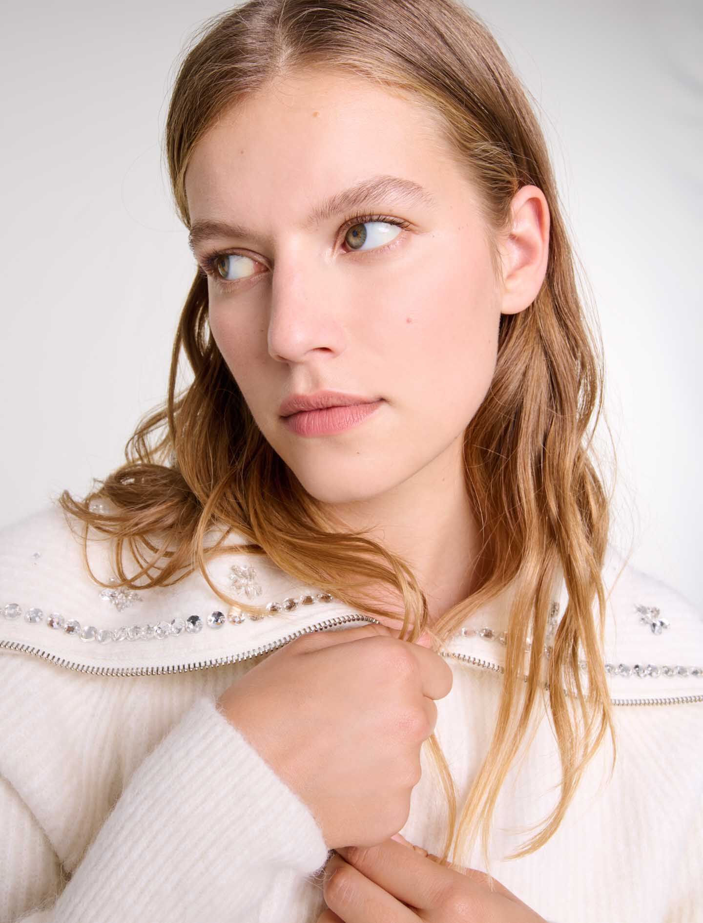 Cardigan with jewellery neck