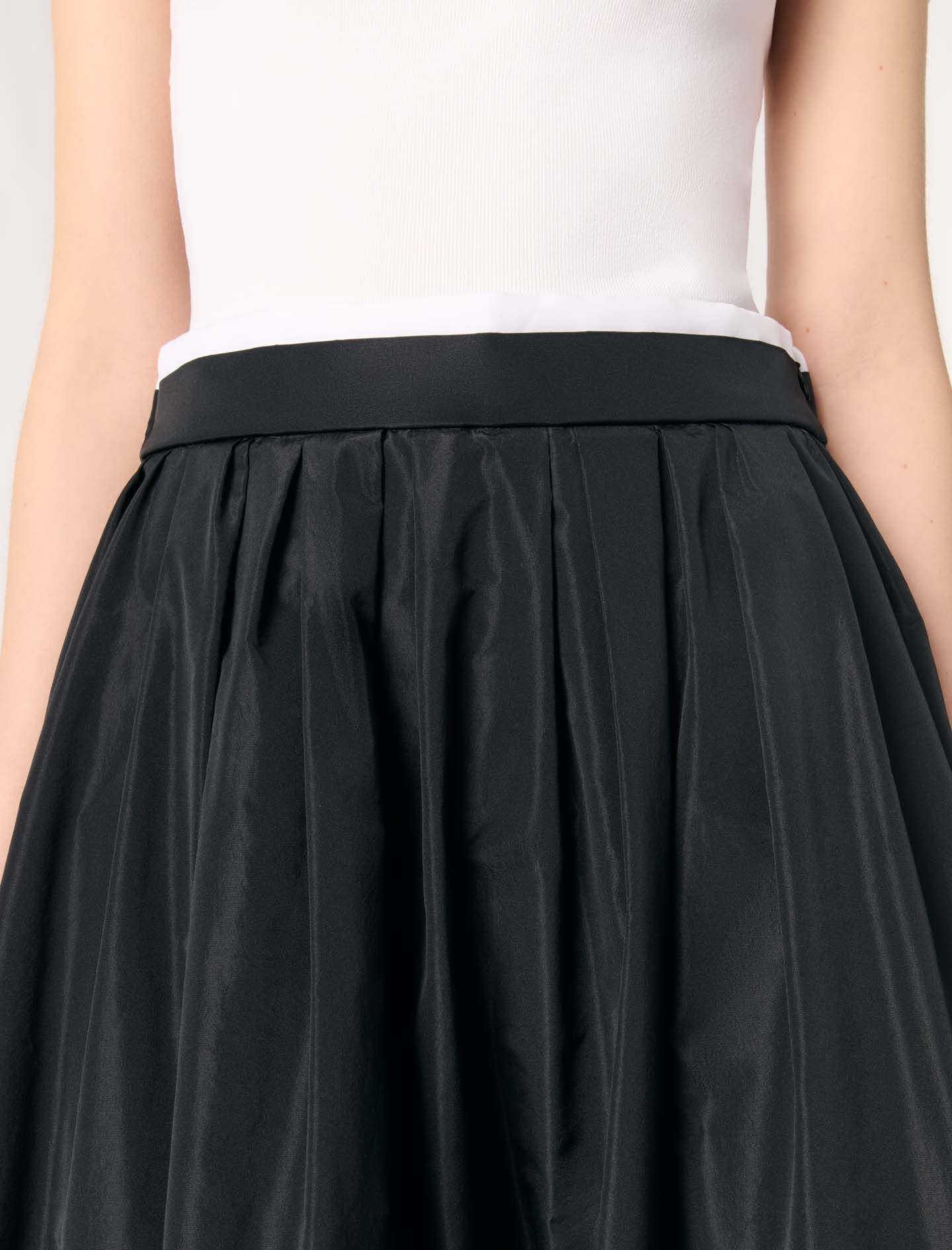 Long skirt with contrast waistband