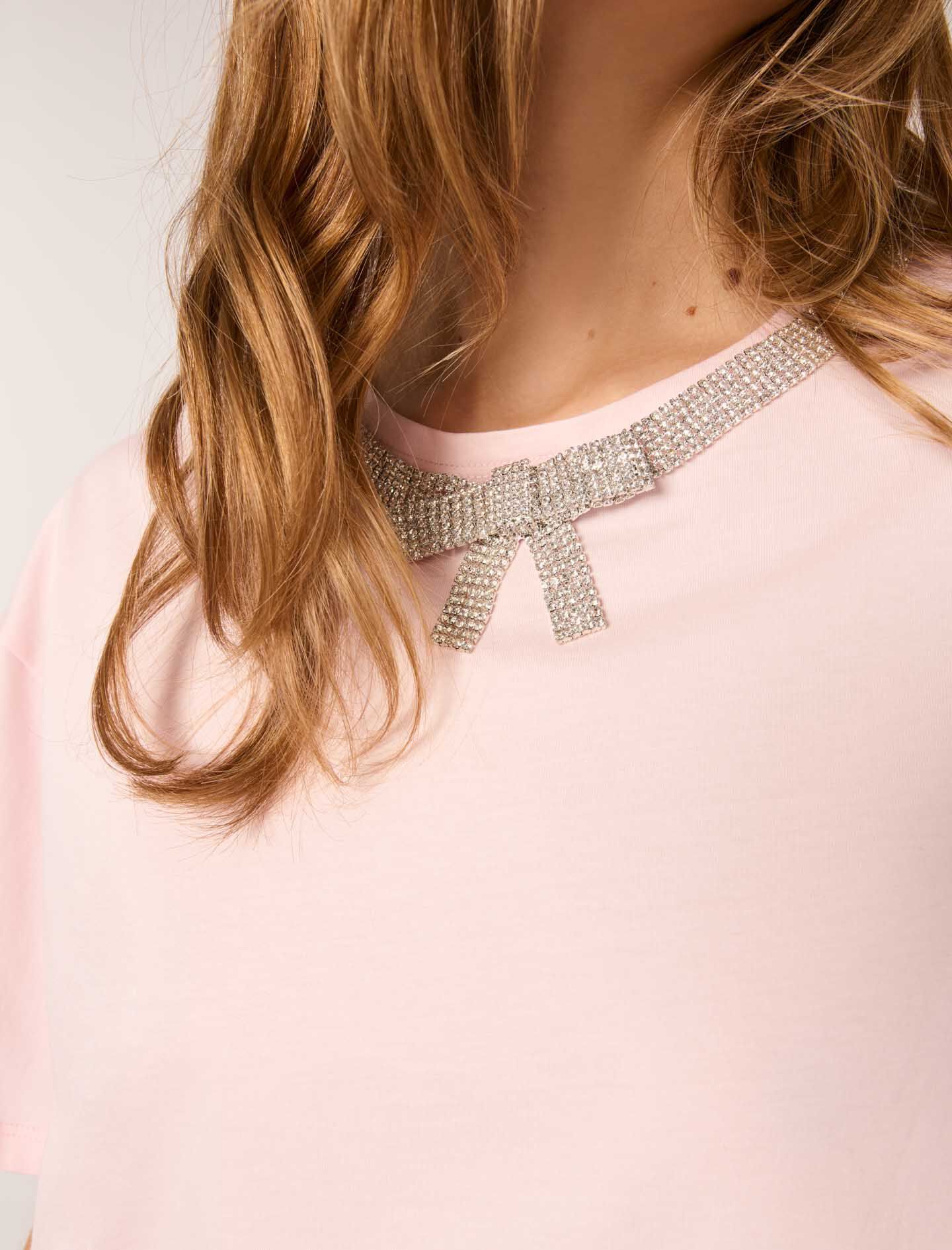 T-shirt with jewellery neck