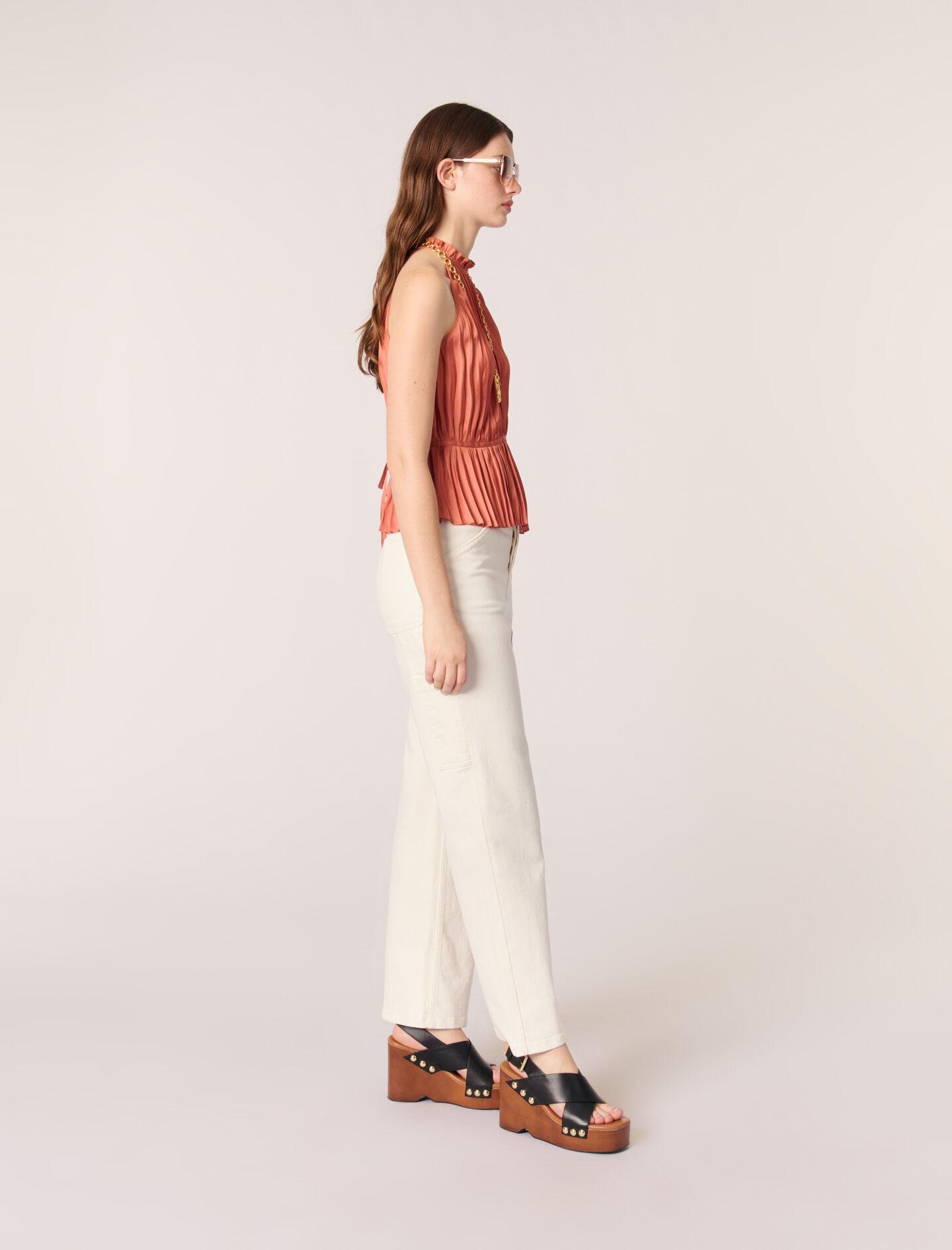 Sleeveless pleated top