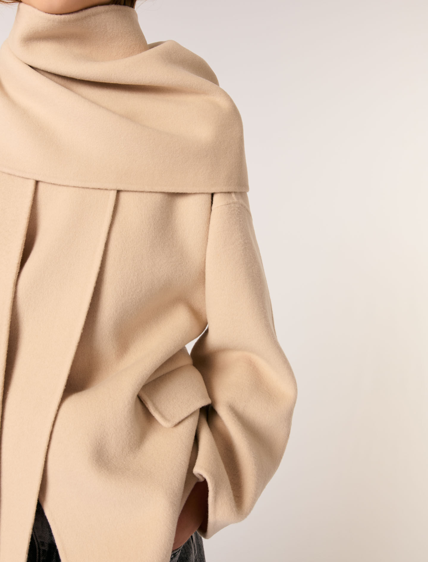 Double-faced coat with scarf