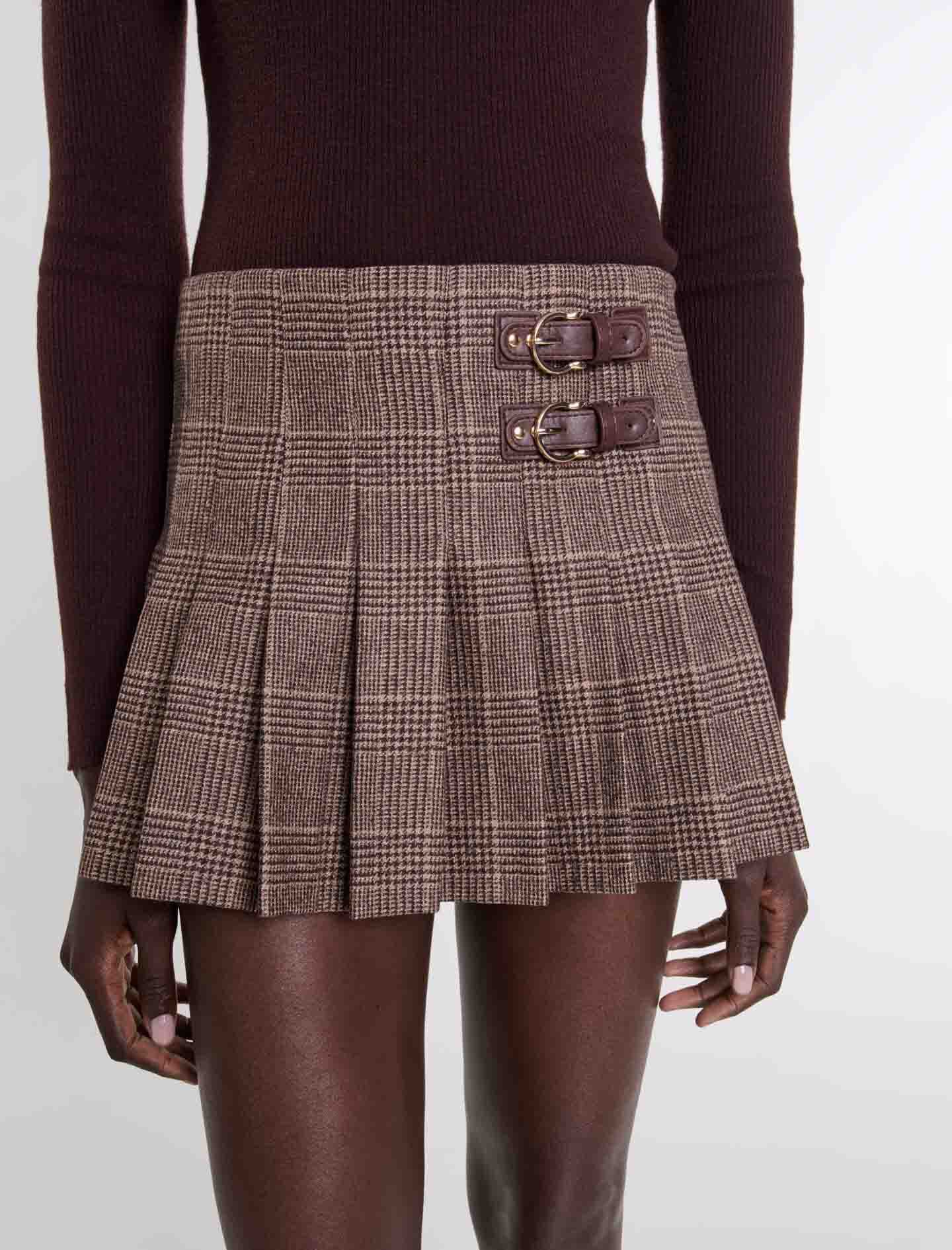Short pleated skirt