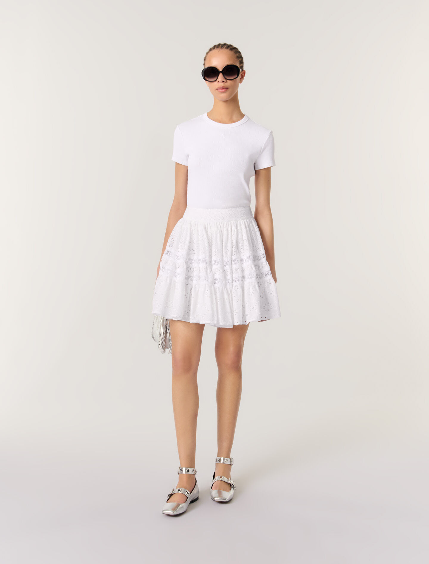 Short embroidered skirt