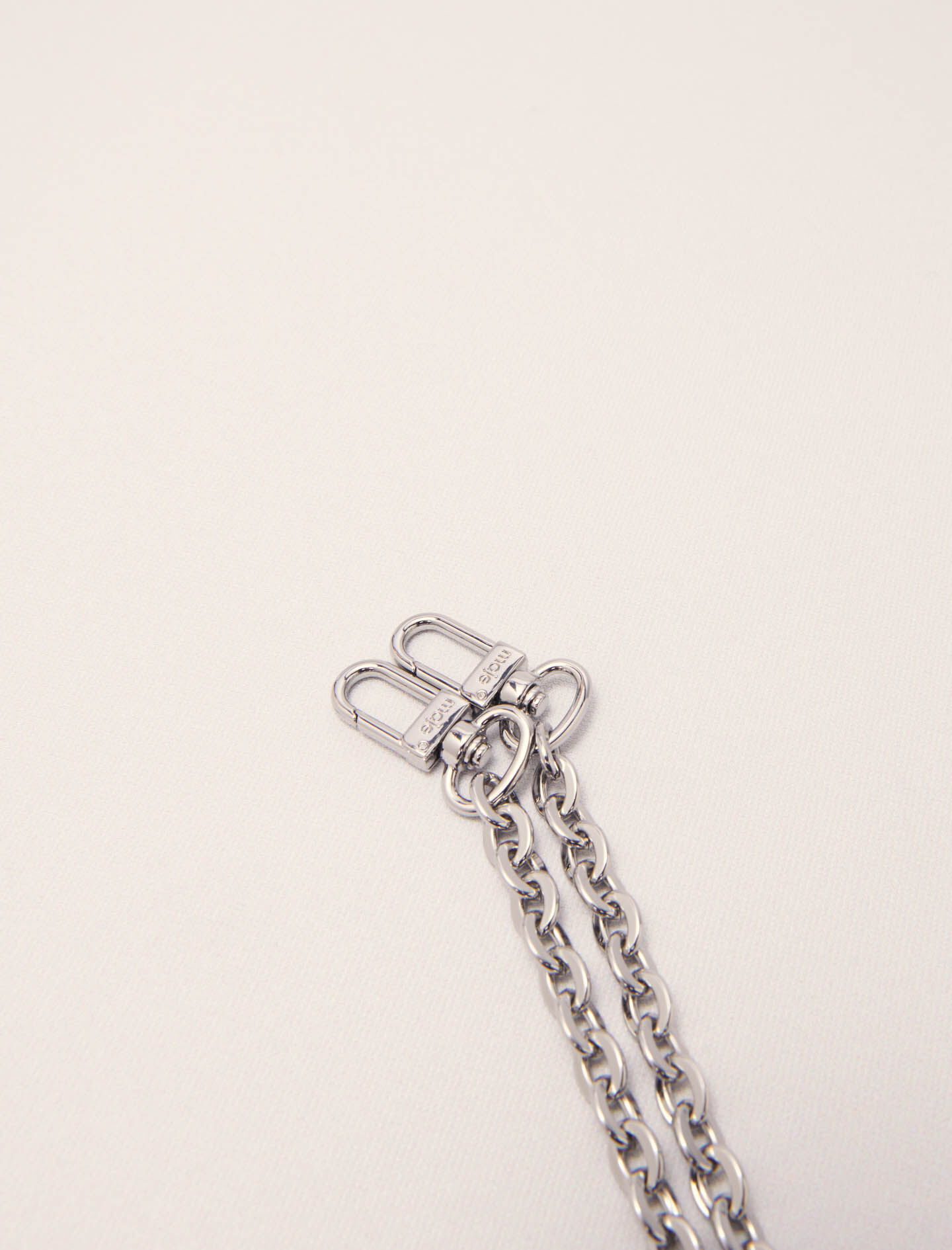 Chain shoulder strap