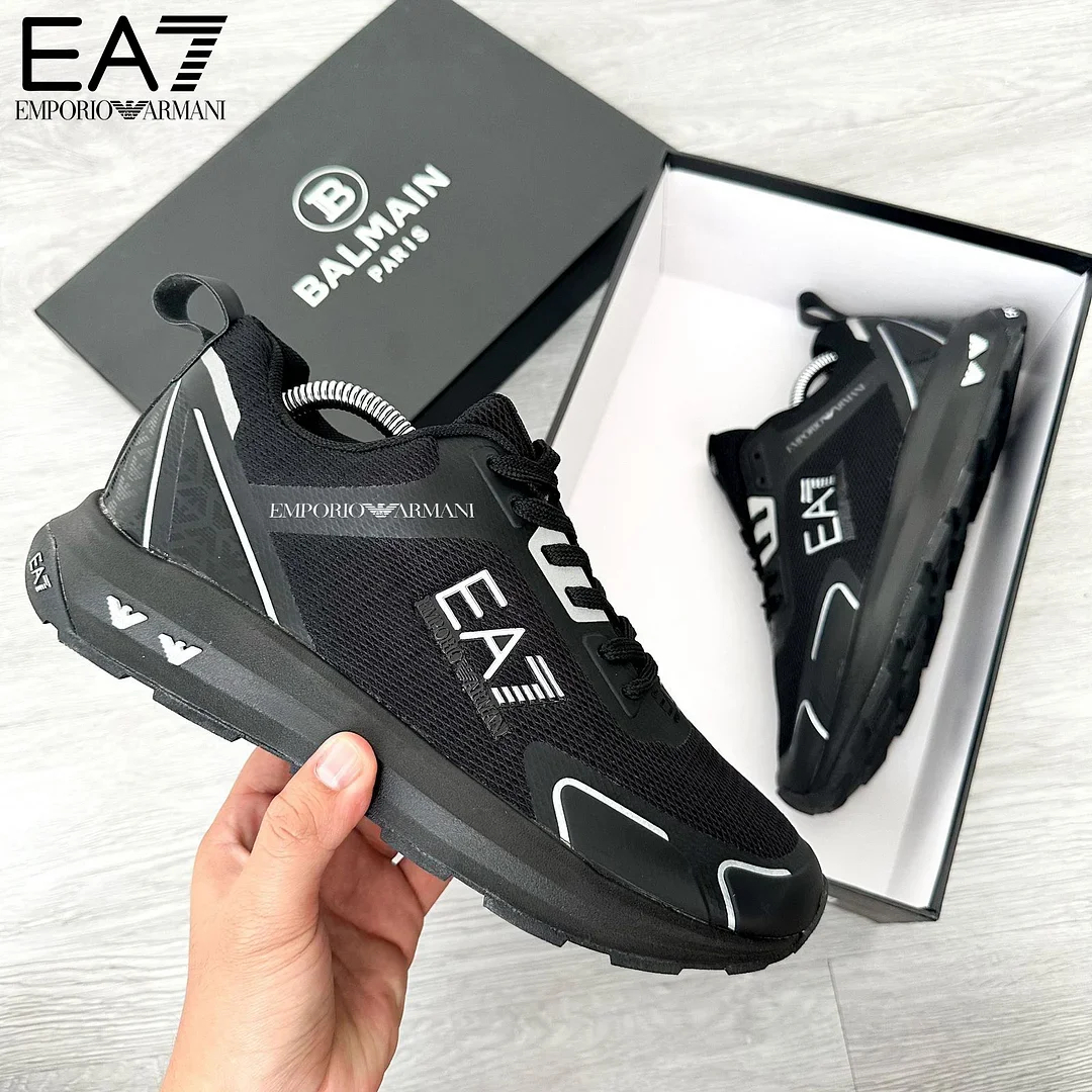 Men's breathable and comfortable sports shoes
