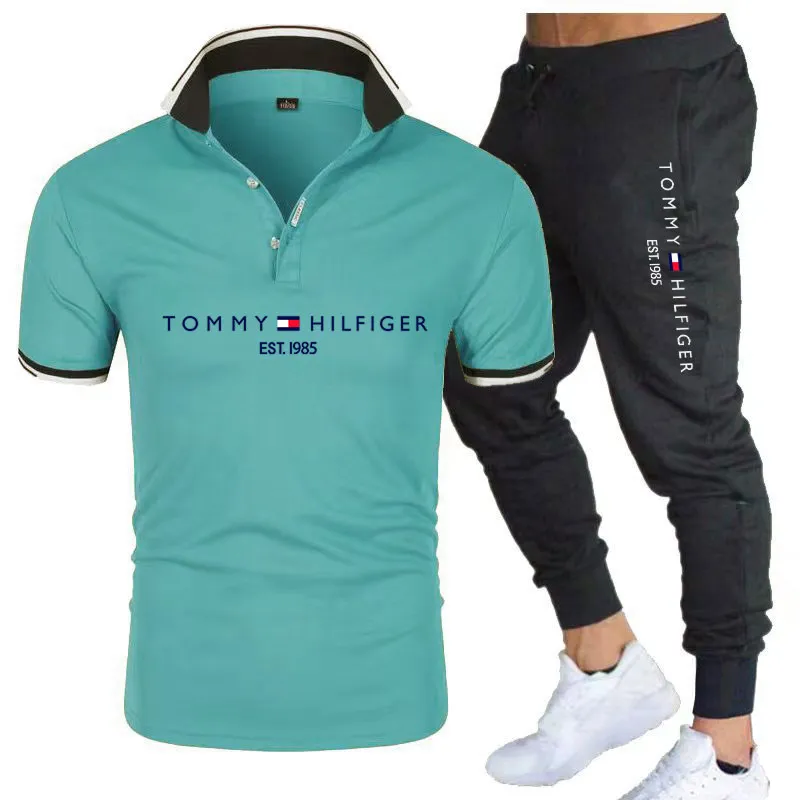 Stilingas vyri?kas sportinis kostiumas. vir?us + keln?s