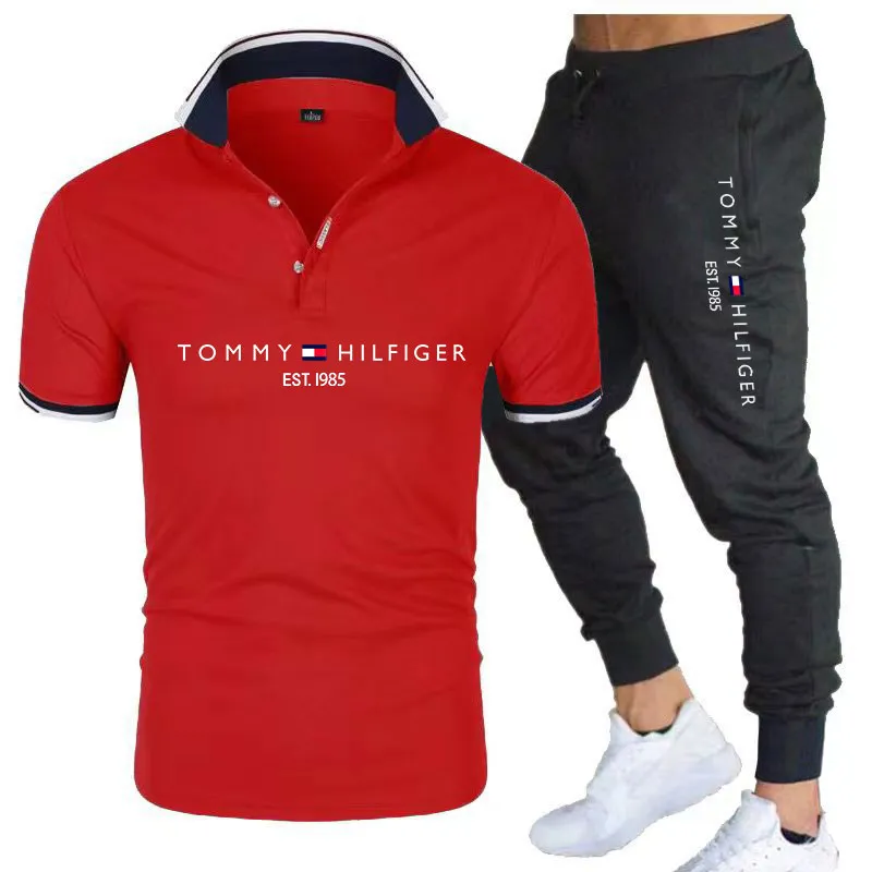 Stilingas vyri?kas sportinis kostiumas. vir?us + keln?s