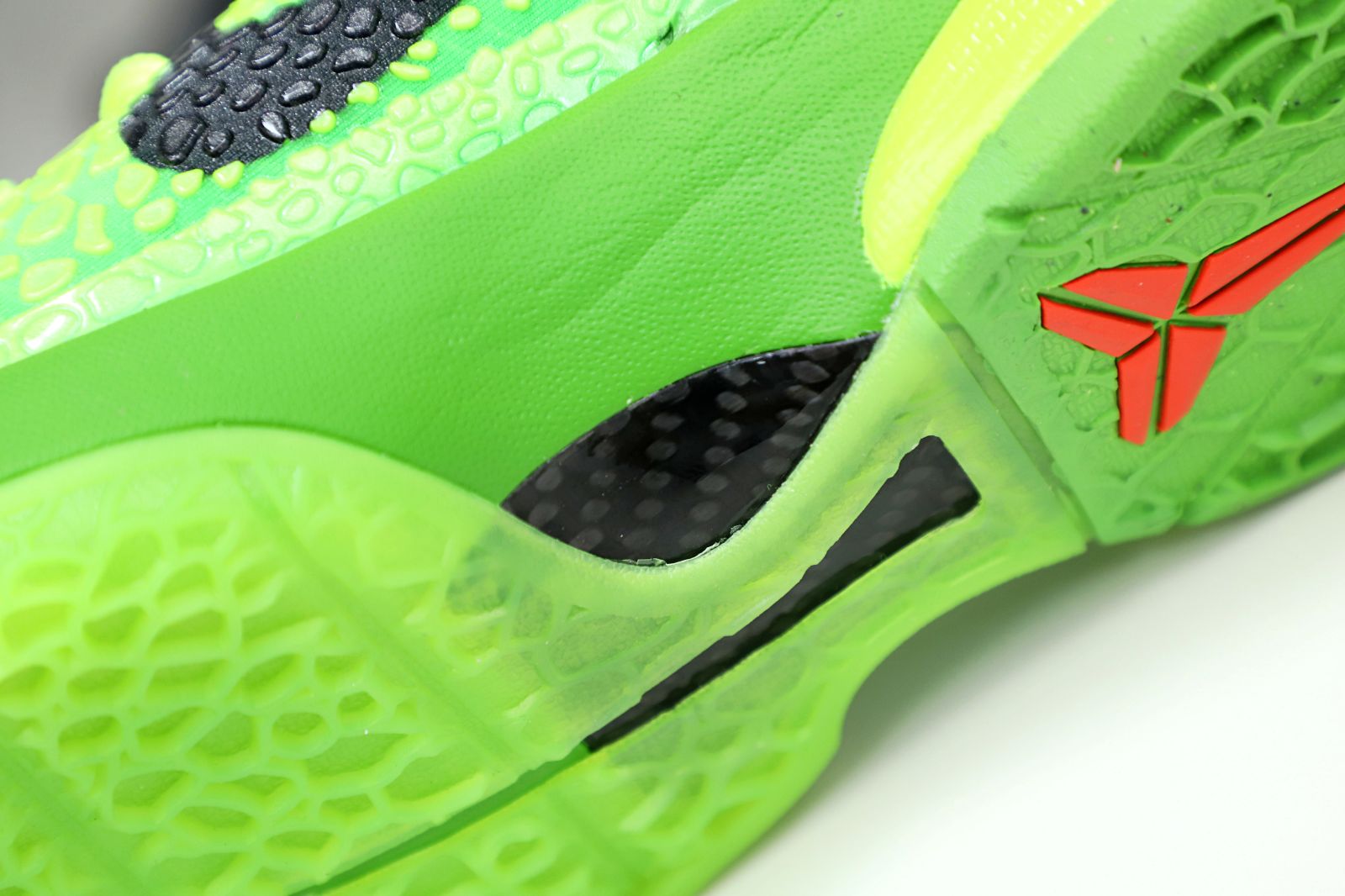 Kobe 6 Protro Grinch Sneakers