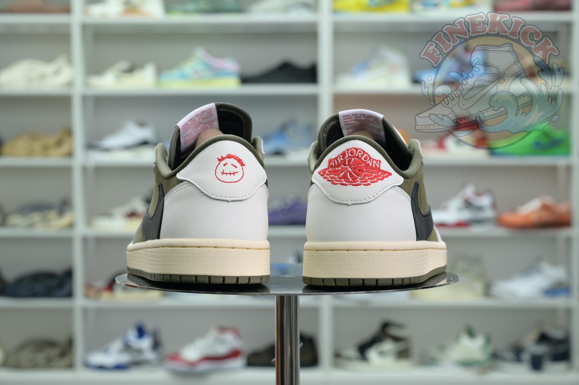 Low OG Medium Olive Sneakers