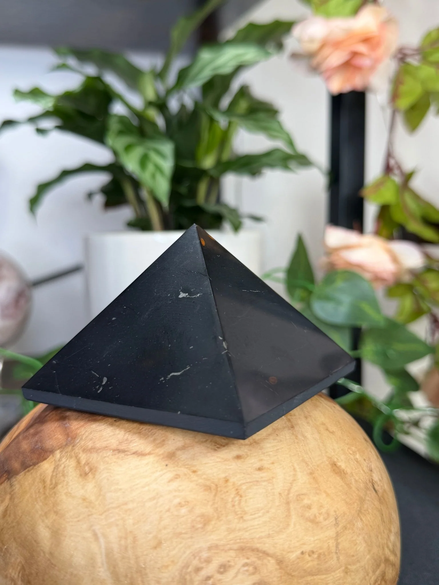 Shungite Pyramid | 243g