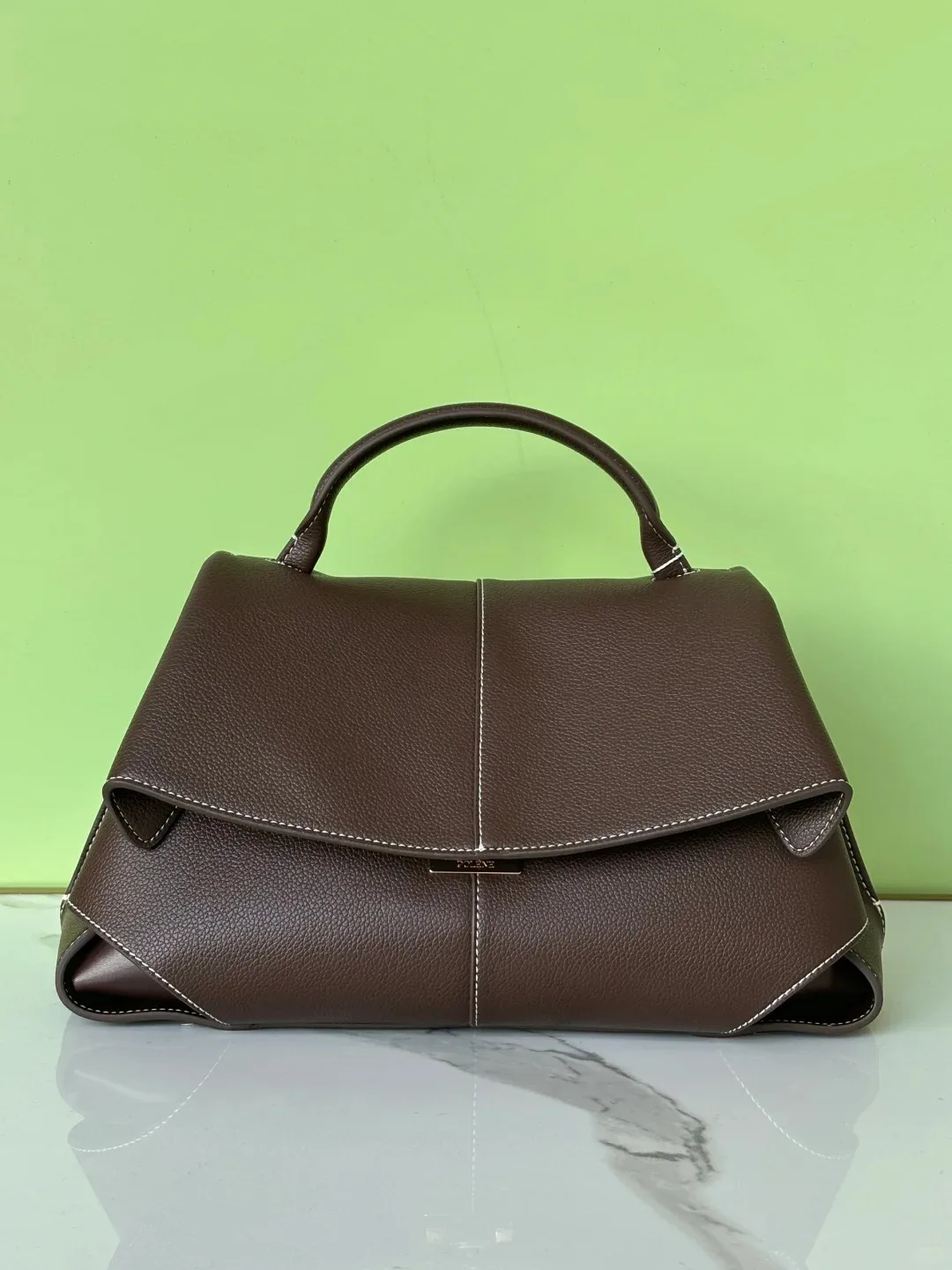 Structured Leather Handbag �C Sleek. Chic. Made to Move.