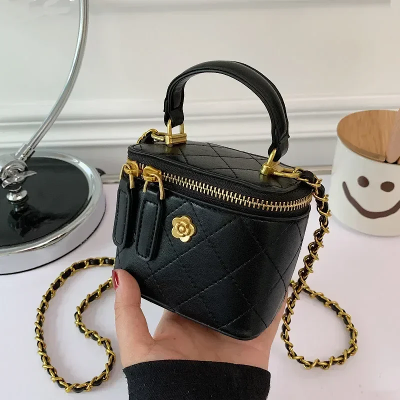 Small Shoulder Bucket Mini Bag Crossbody with Metal Chain �C Trendy and Versatile Handbag