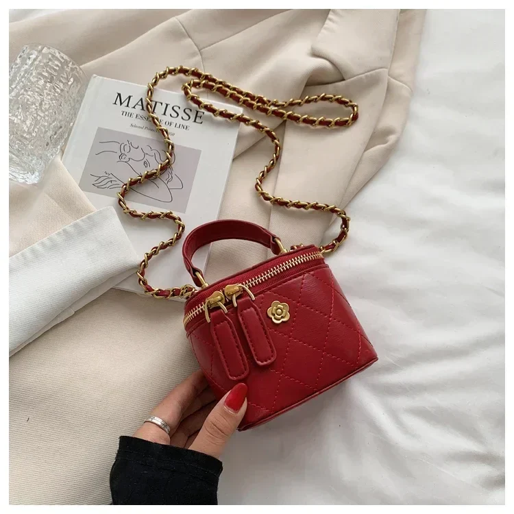 Small Shoulder Bucket Mini Bag Crossbody with Metal Chain �C Trendy and Versatile Handbag