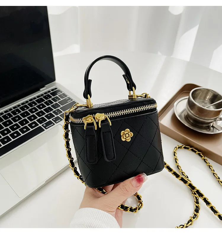 Small Shoulder Bucket Mini Bag Crossbody with Metal Chain �C Trendy and Versatile Handbag