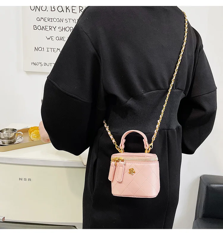 Small Shoulder Bucket Mini Bag Crossbody with Metal Chain �C Trendy and Versatile Handbag