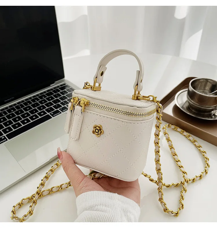 Small Shoulder Bucket Mini Bag Crossbody with Metal Chain �C Trendy and Versatile Handbag