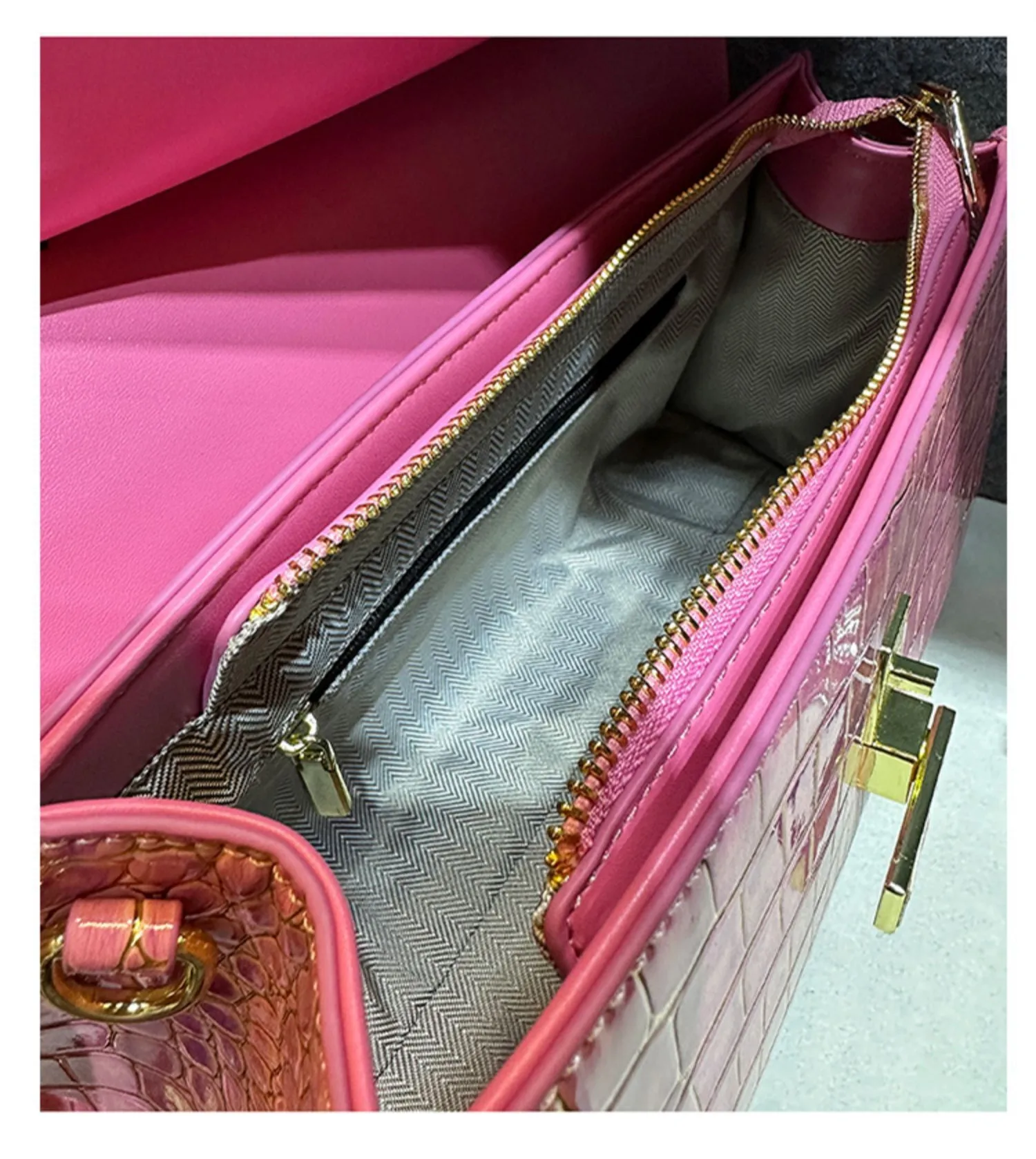 Shell-Shaped Crocodile Pattern Leather Bag �C Luxe Texture, Bold Silhouette