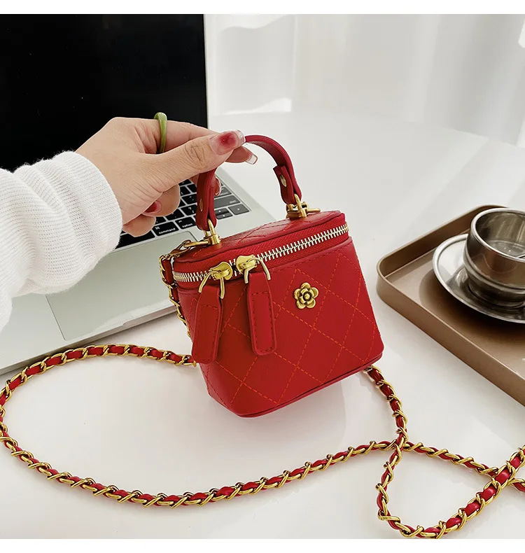 Small Shoulder Bucket Mini Bag Crossbody with Metal Chain �C Trendy and Versatile Handbag