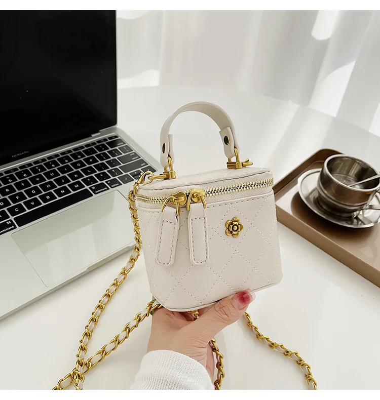 Small Shoulder Bucket Mini Bag Crossbody with Metal Chain �C Trendy and Versatile Handbag
