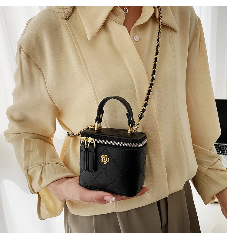 Small Shoulder Bucket Mini Bag Crossbody with Metal Chain �C Trendy and Versatile Handbag