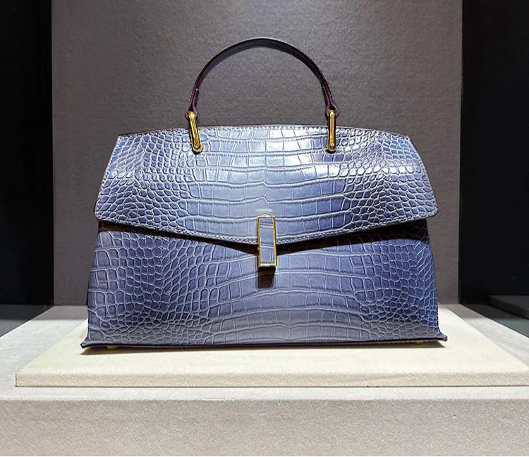 Shell-Shaped Crocodile Pattern Leather Bag �C Luxe Texture, Bold Silhouette