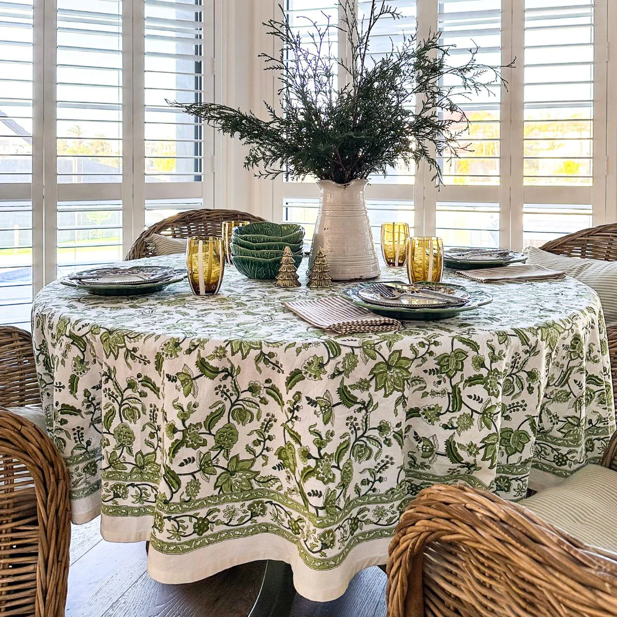 Chintz green round tablecloth ©