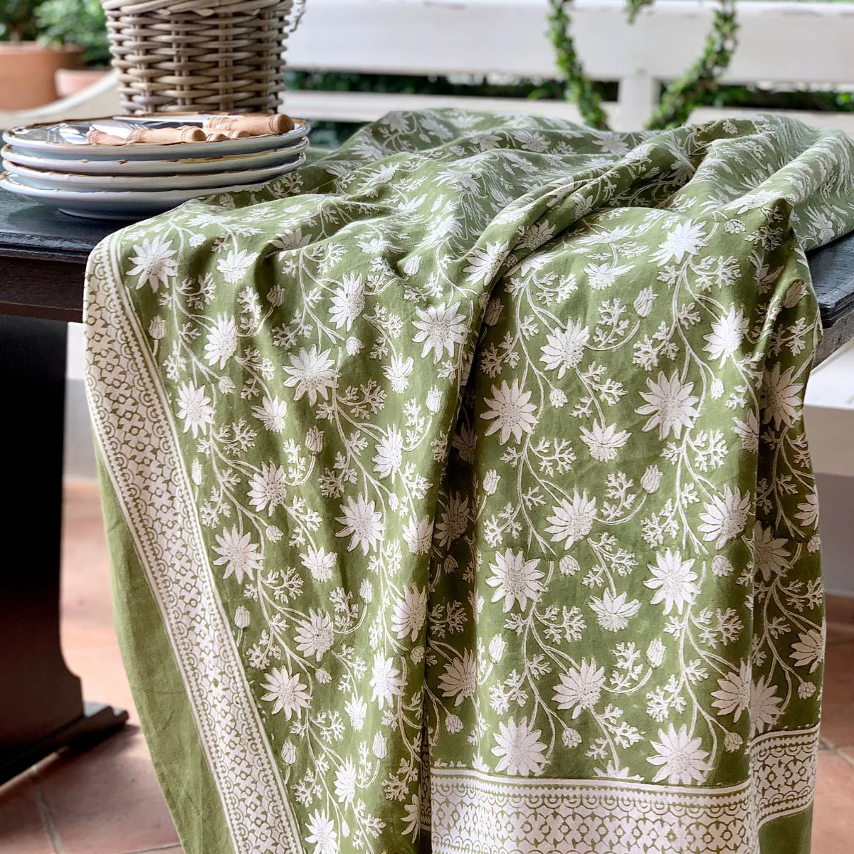 Flannel flower square tablecloth green ©