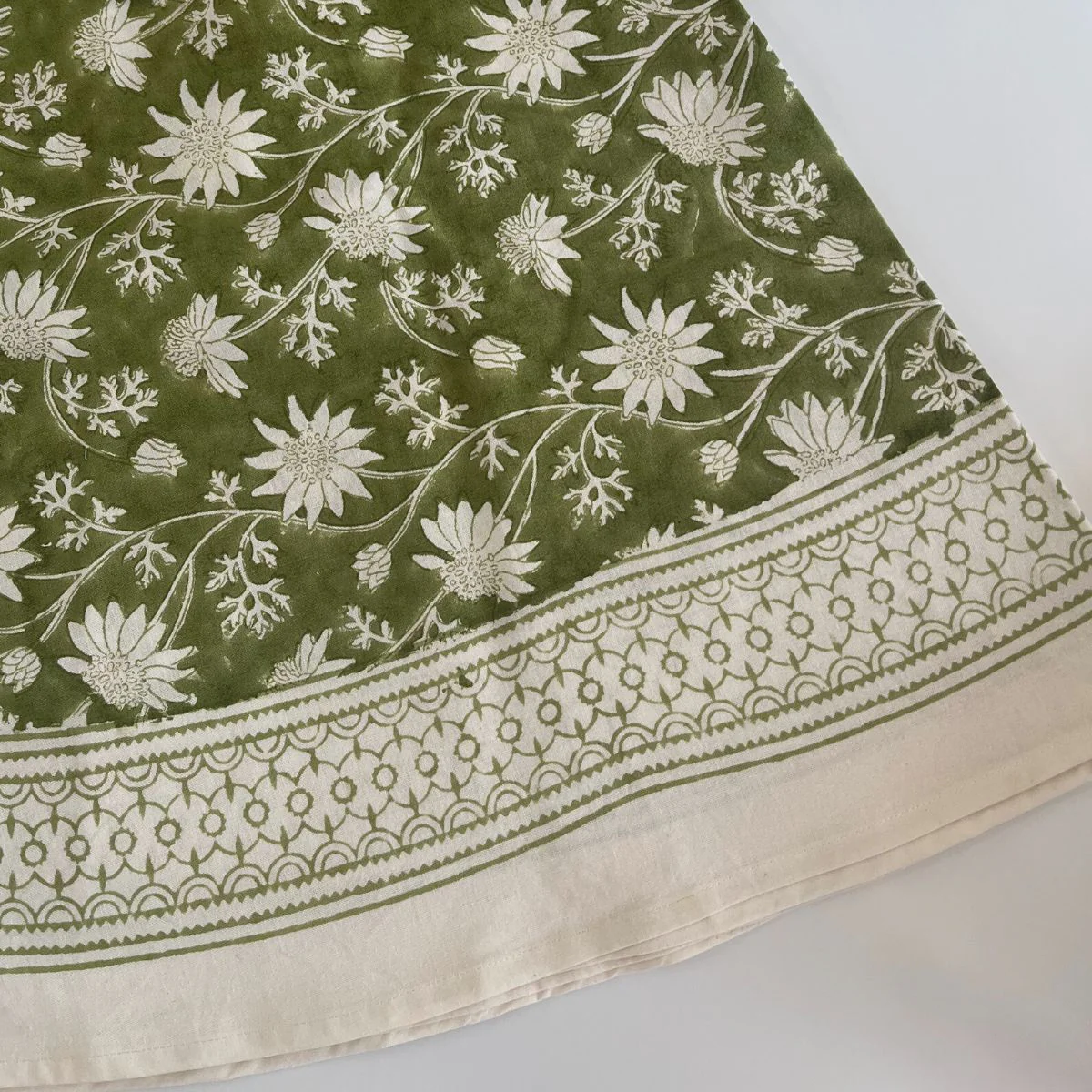 Flannel flower round tablecloth green ©