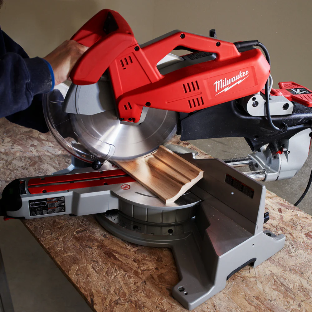 Sierra ingletadora compuesta deslizante con doble bisel de 12 pulg Milwaukee 6955-20